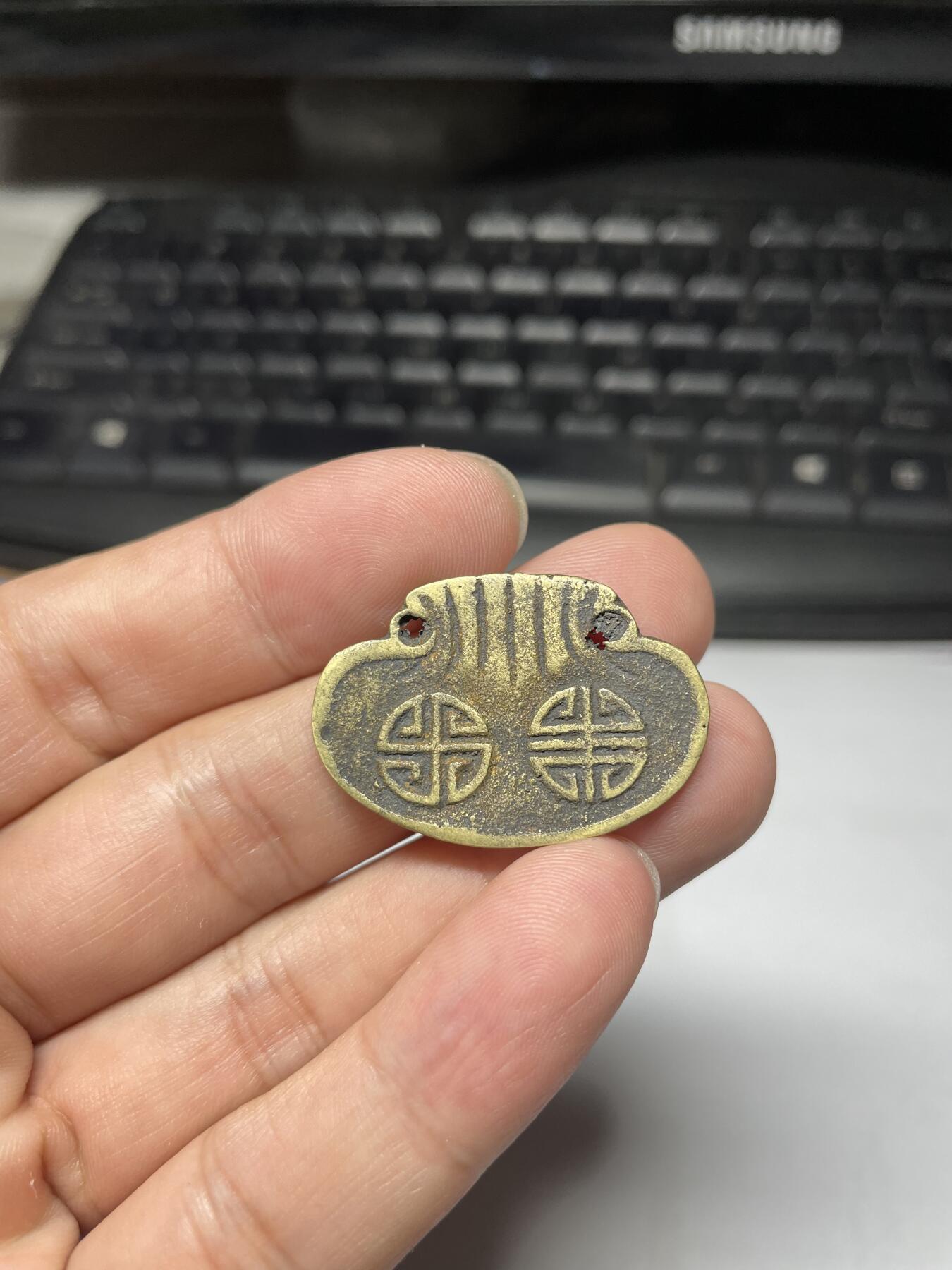 每日一拍，2024年集古藏今外币拍卖第十五期-第3场—（总第143拍），本期古钱币全场包真，拍卖名称未备注的均无补裂翘等缺陷，可以寄存60天，满160元包邮。 约清朝时期，朝鲜聚宝盆形花钱，尺寸33.7*1.7