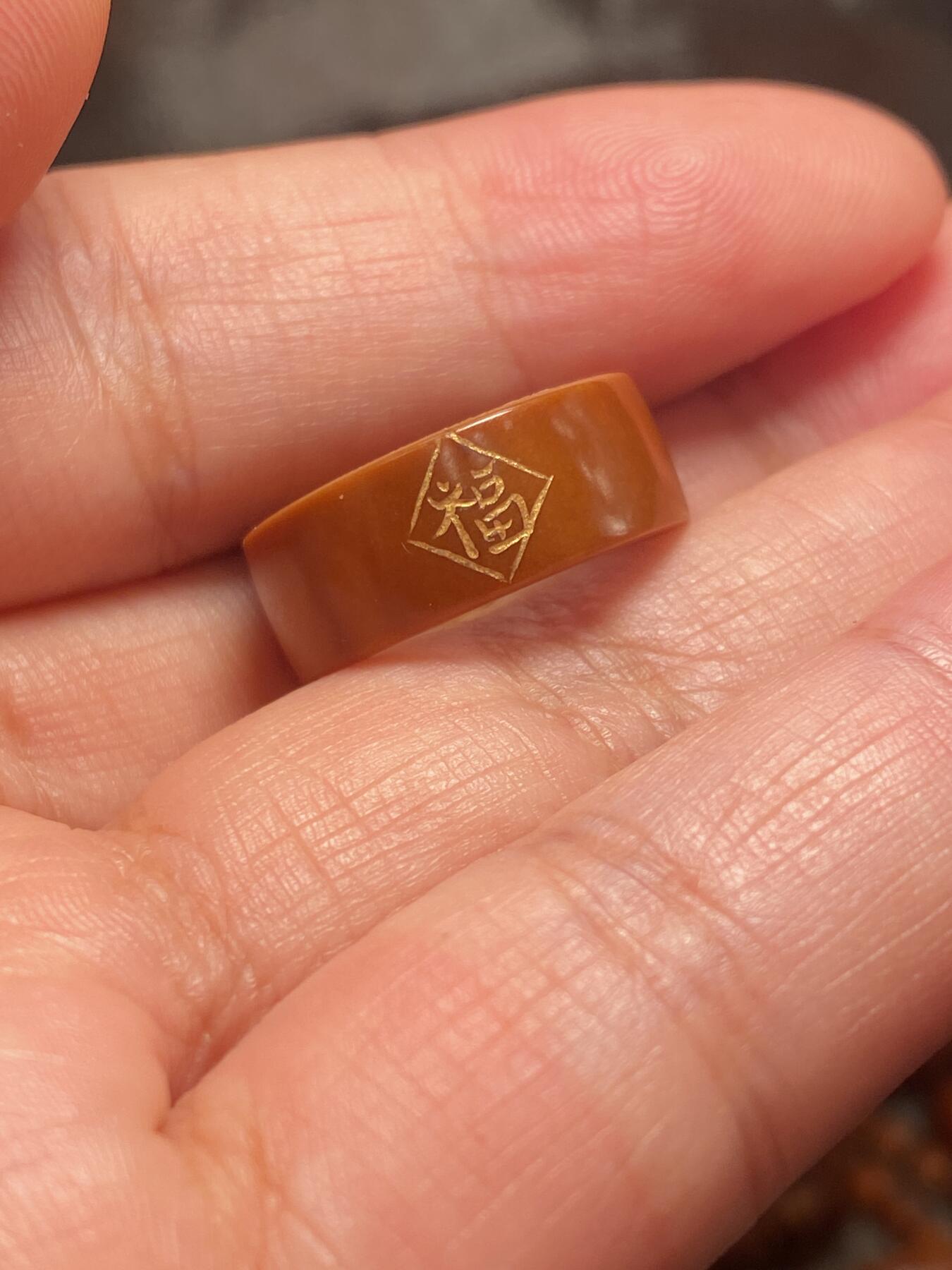 苏工核雕放漏价 苏工核雕，纯手工铁核龙三通来一个，尺寸1。95x2.8市场不多见，深雕，等待有缘人，可搭配任何材质的串串