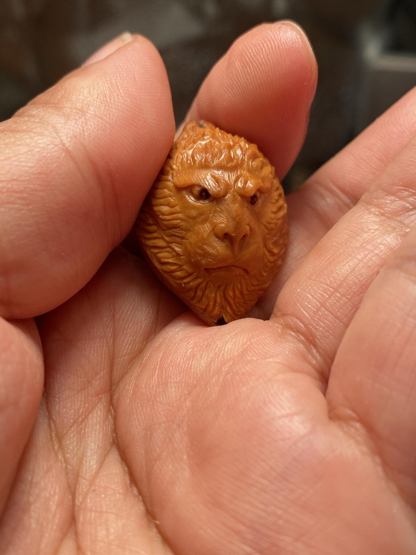 苏工核雕放漏价 苏工核雕纯手工新款，黑悟空，四花籽，大尺市场极罕见，喜欢的来，尺寸2。29x3.4