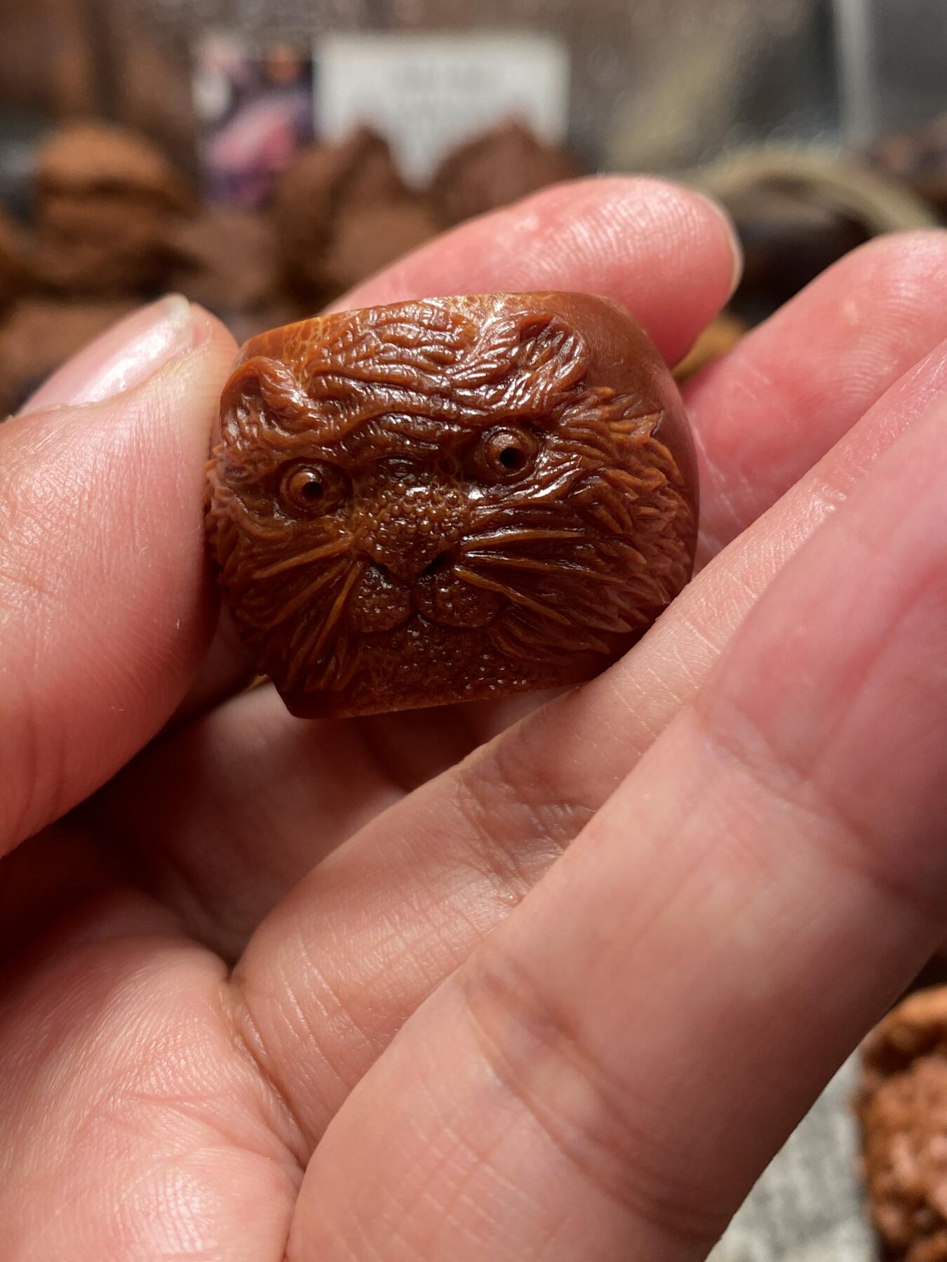 苏工核雕放漏价 福利苏工核雕，纯手工留刀痕，小萌虎戒指老苏工工艺，个性立体非市场通货，内径1。9喜欢的来