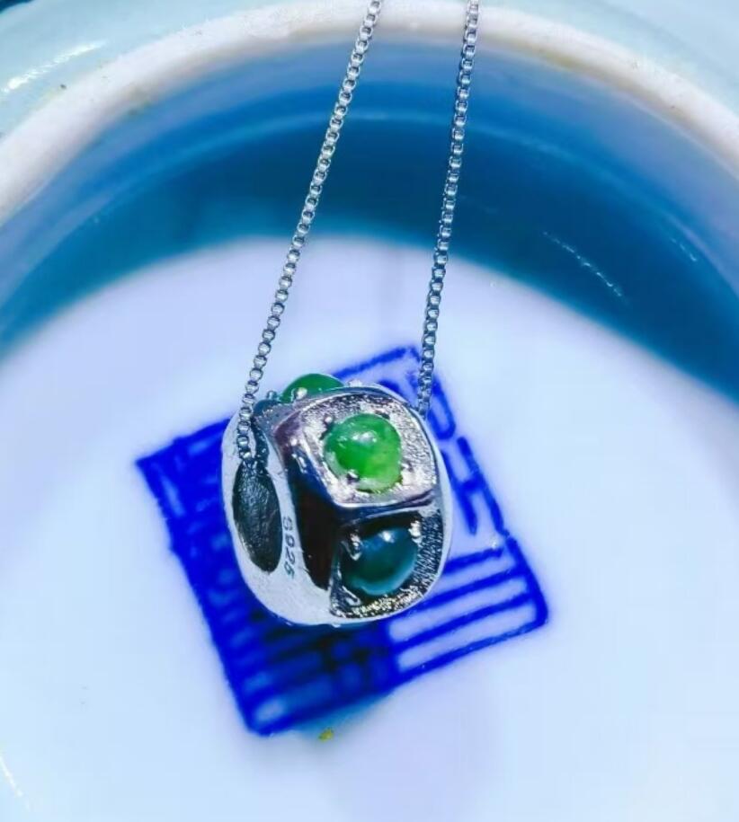 纯天然翡翠转运轮吊坠颗颗精选翠色饱满，925纯银镶嵌，保真A货，支持全国复检！