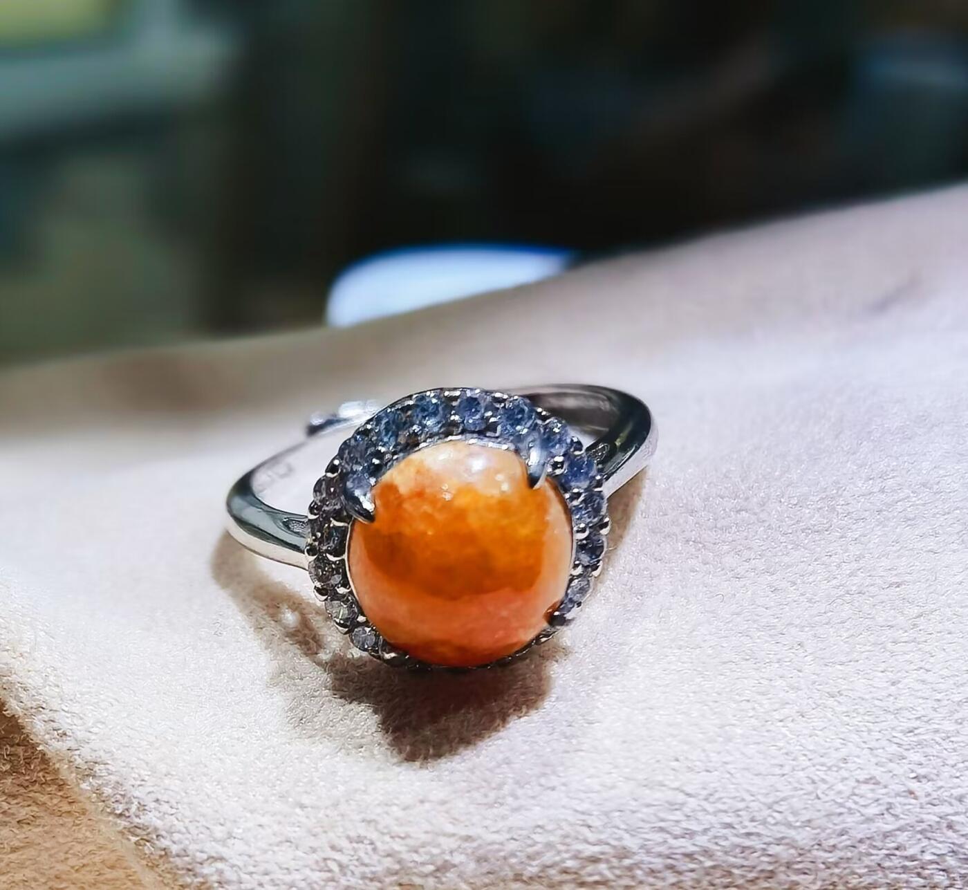 红翡戒指吊坠套装s925纯银镶嵌可调节圈口，天然红翡，佩戴优雅简约！捡漏从速，镶嵌费都不够！