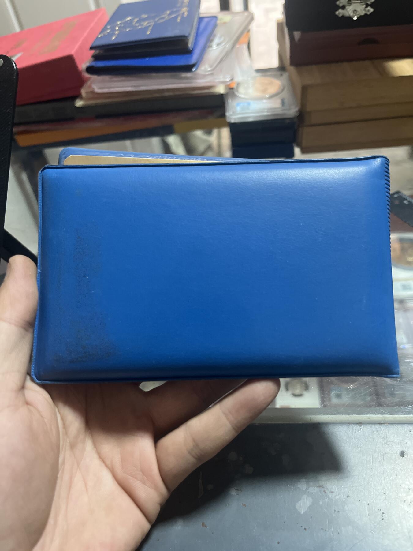 钱币，纪念章，杂项拍卖专场 新加坡生肖狗套册
