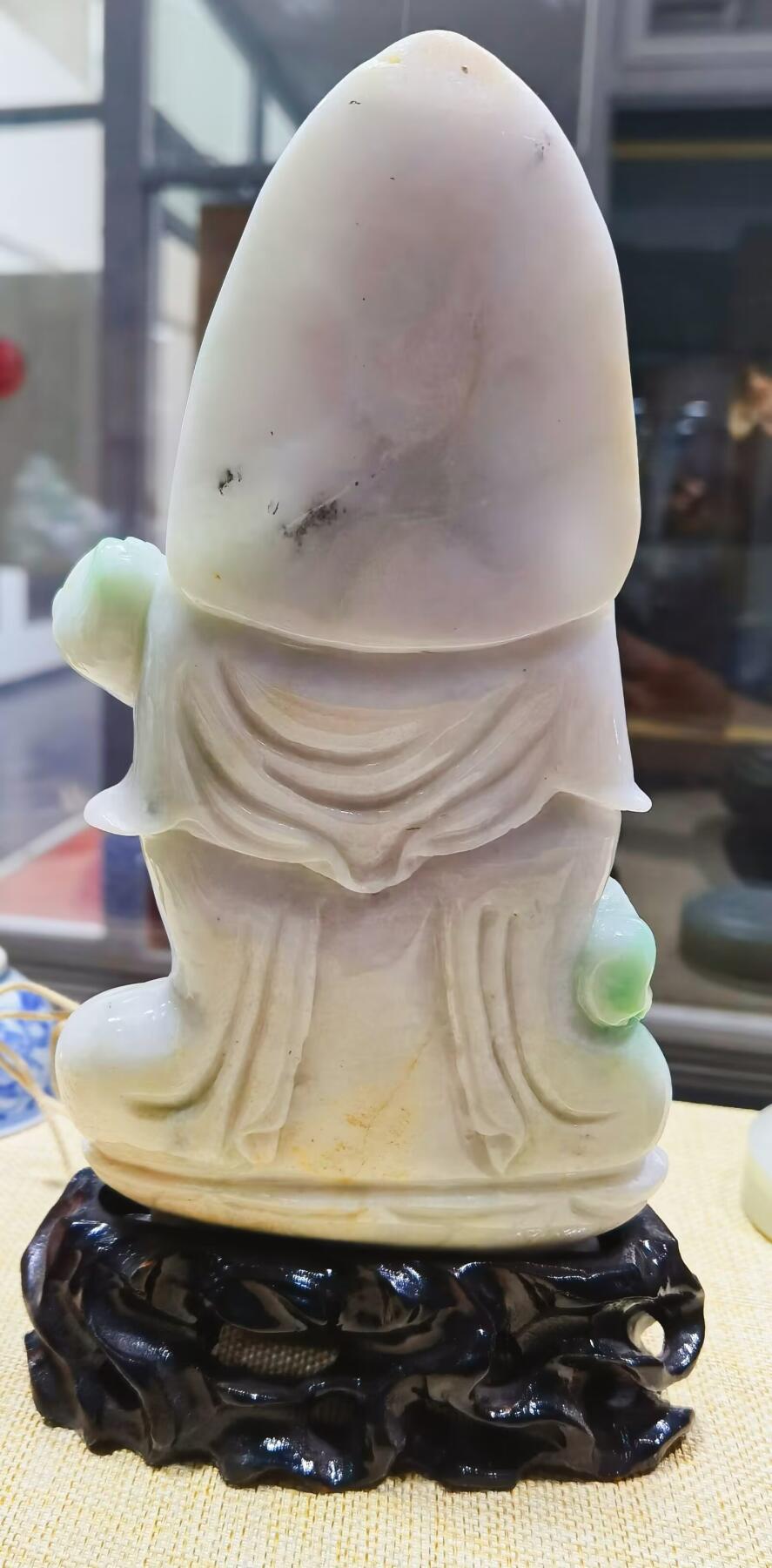 翡翠观音摆件白底带青翠，玉质结构紧致无颗粒感，大慈大悲救苦救难观世音菩萨，尺寸：含底座高：21.3宽13厚3