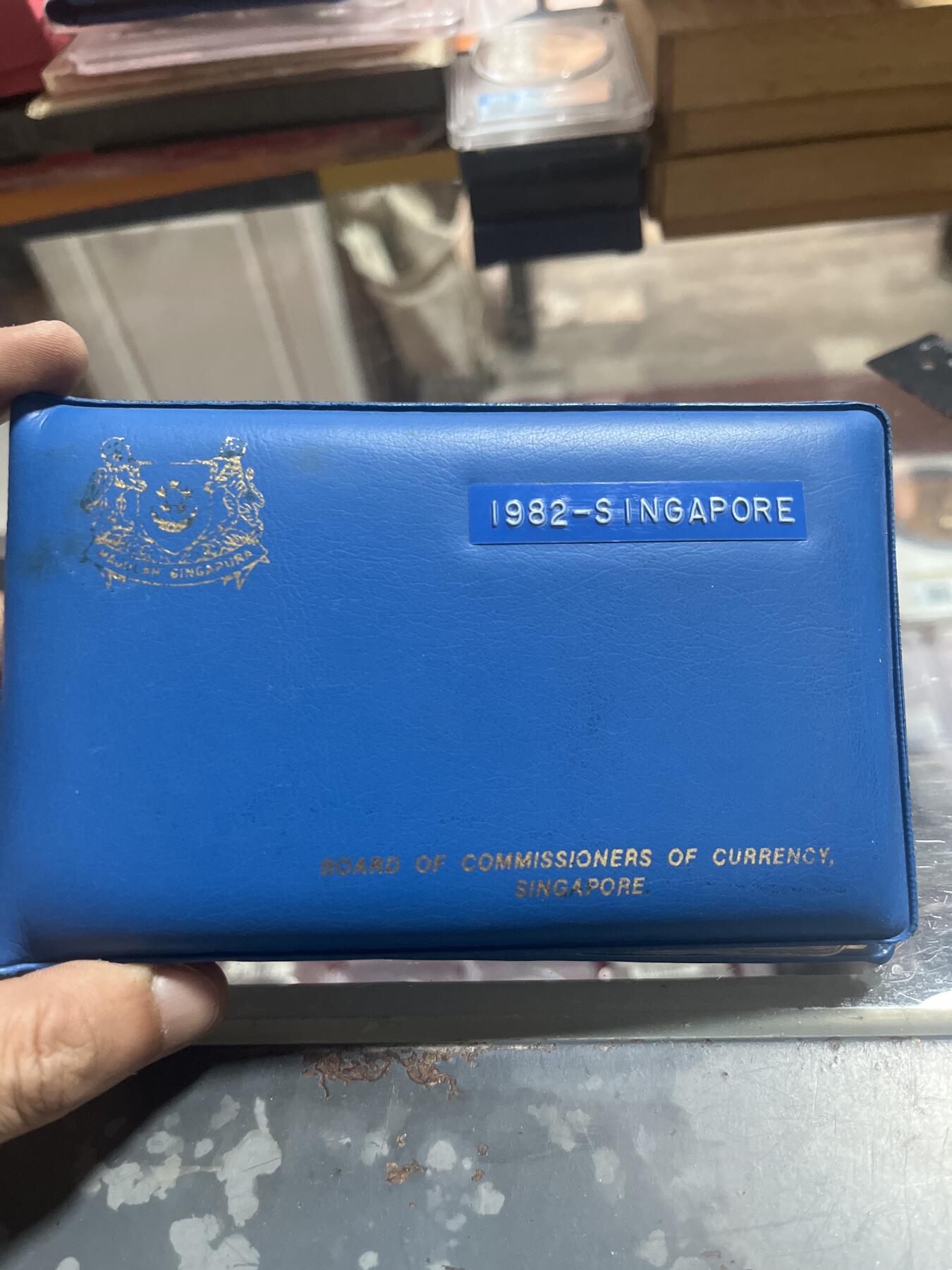 钱币，纪念章，杂项拍卖专场 新加坡生肖狗套册
