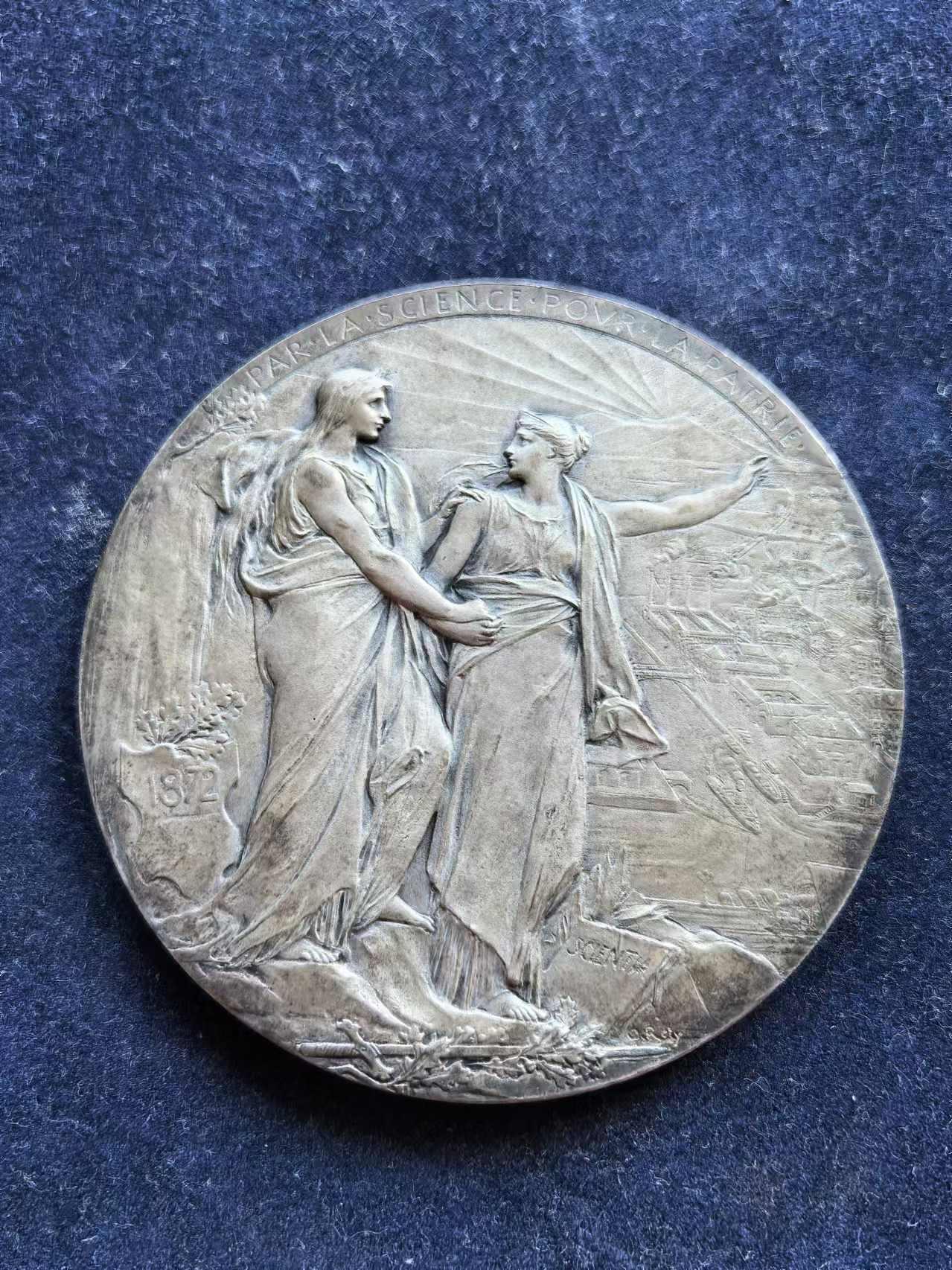 法国镀银铜章，科学促进会，大师roty作品，直径68mm Jacques, Laurent Peirotes 1869 - 1935 记者、社会主义活动家和政治家。曾任阿尔萨斯-洛林州议会议员（1911-1918年），国会议员（1912-1918）。市议员（1902年）和斯特拉斯堡市长（1918年-1929）