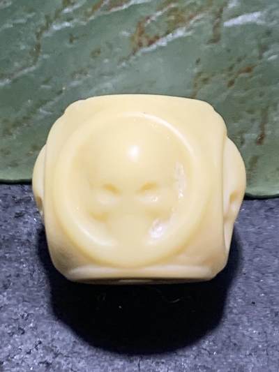 精美高玉化金膏玉雕刻骷髅珠一个， - 精美高玉化金膏玉雕刻骷髅珠一个，