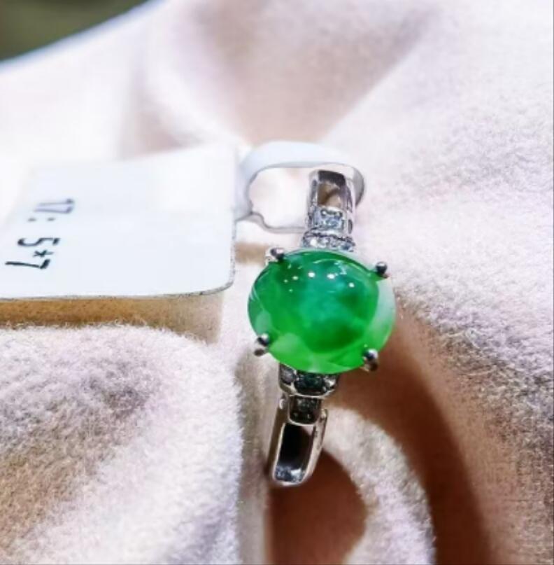 冰晴翡翠戒指水润冰透老坑油绿，裸石尺寸：5*7s925银托可调节圈口，可代镶嵌金，超值性价比