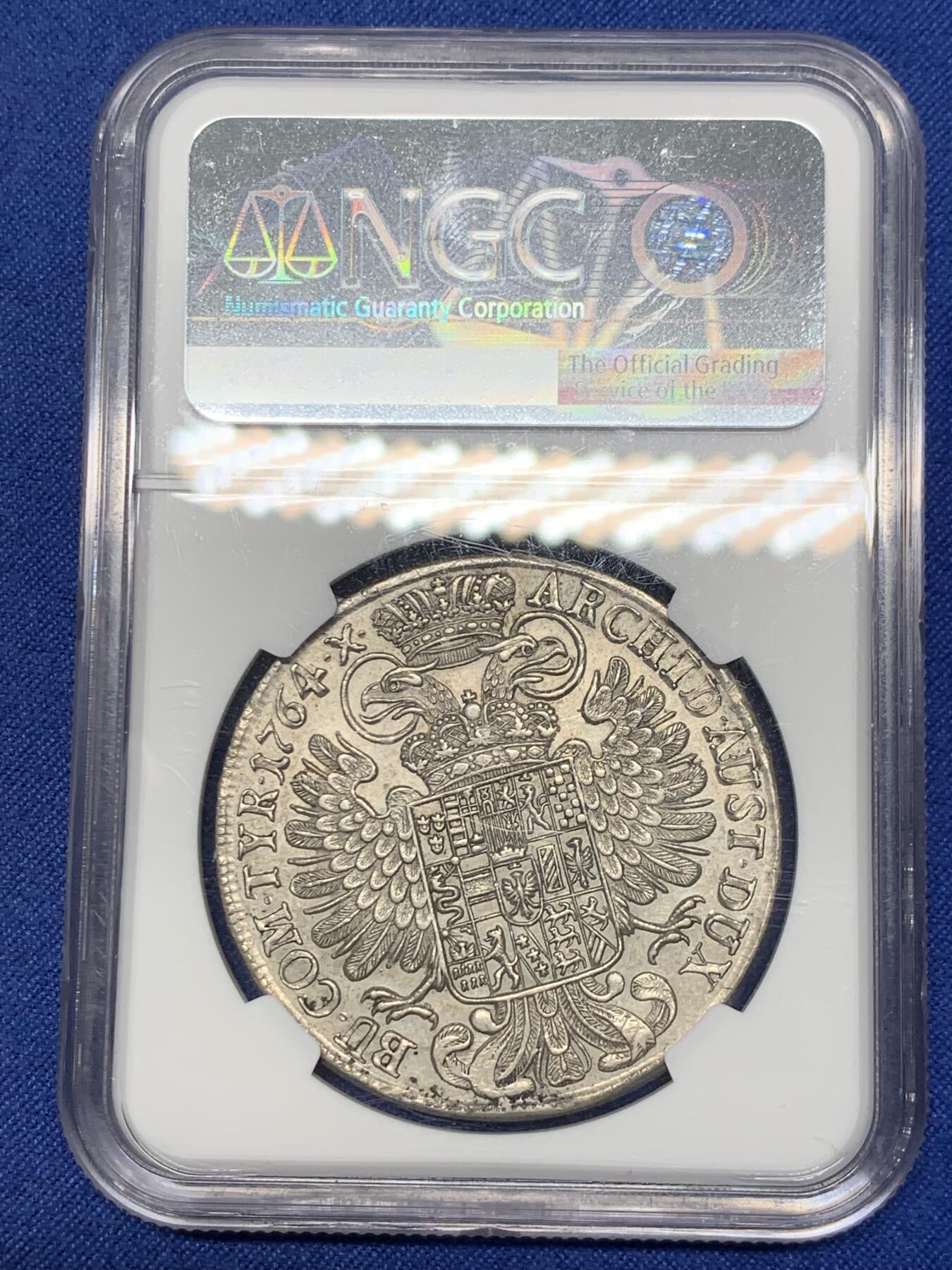 《竞宝斋》秋分专场 2-2 中拍送定制纪念章 周日，周一 （全场顺丰包邮）311场 NGC-AU58 冠军分 神罗1764年玛丽亚特雷莎泰勒，珍稀版别，年轻的玛丽亚特雷莎衣着繁复华丽的洛可可服饰，神罗哈尔铸币厂精湛的铸币技术使得女皇形象展示在这枚钱币上，外拍已经多年未见这个版别高分泰勒出现，MS几乎看不到，AU58分已然冠军分