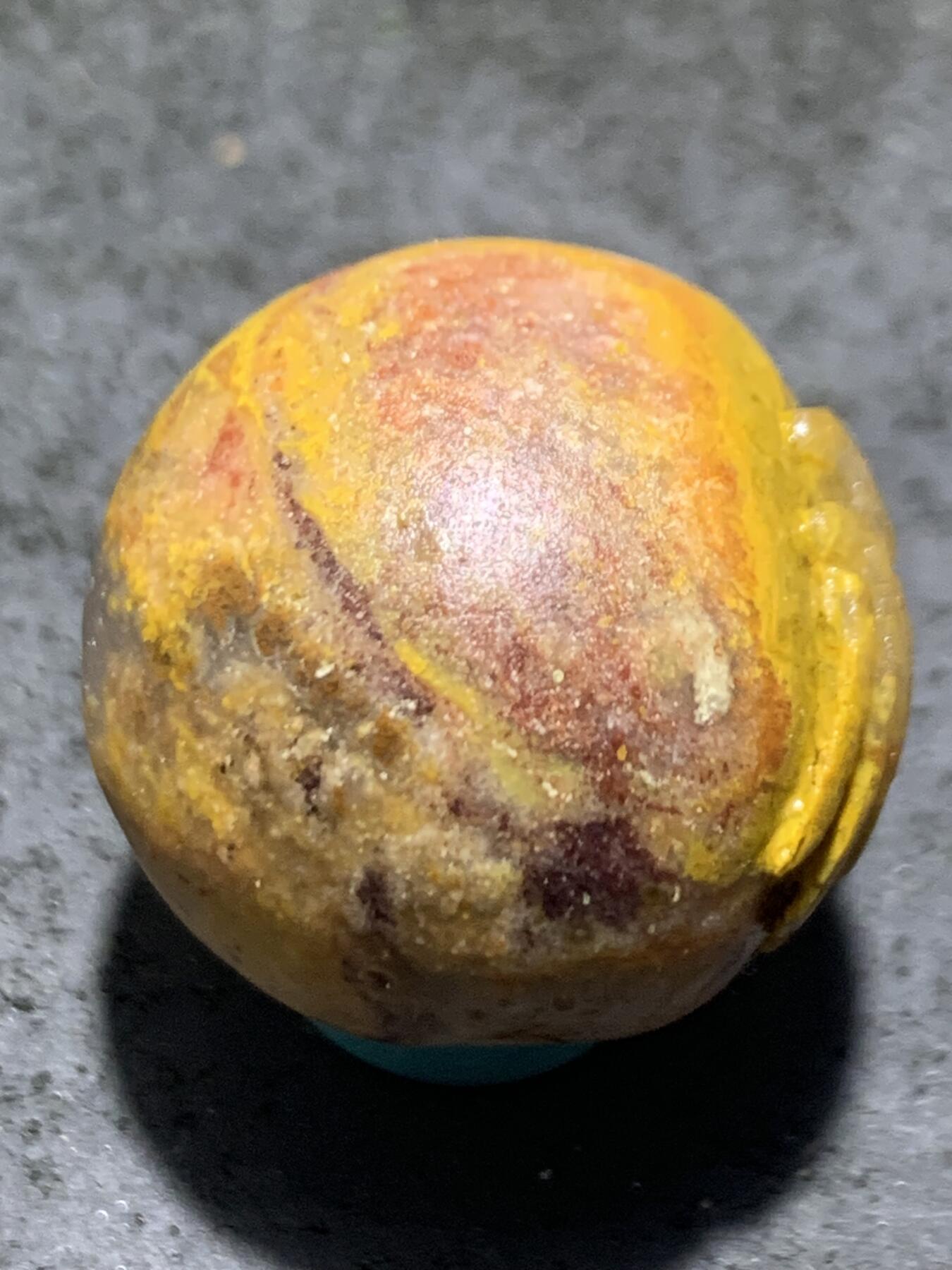 精美冰飘草花纹糖心料亚光战国红玛瑙手工俏色巧雕禅字随形珠一个，
