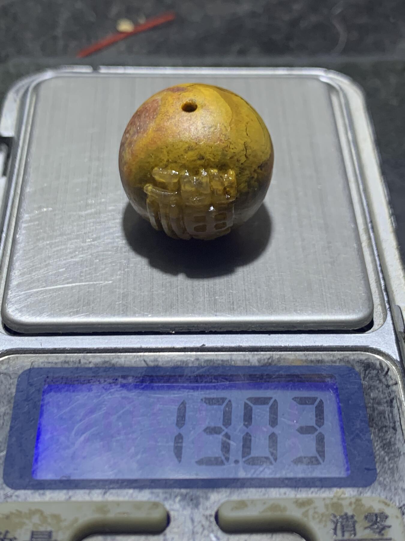 精美冰飘草花纹糖心料亚光战国红玛瑙手工俏色巧雕禅字随形珠一个，
