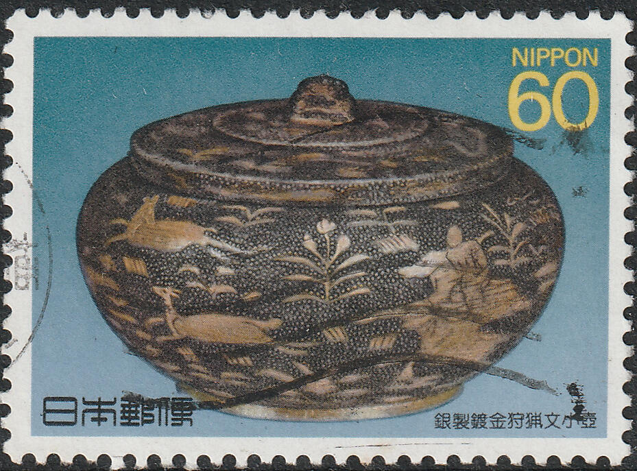 洪涛臻品批发群 精选邮票限时拍卖第七百七十七期  日本 银质镀金狩猎文小壶 无薄裂