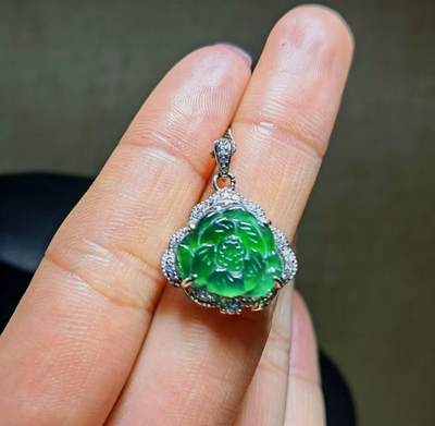 花开富贵吊坠宝髻琼瑶缀，仙衣翡翠裁。一枝长伴荔枝来。付与玉人和笑、插鸾钗。老辣绿花开富贵翠色饱满无杂质水润冰透可代镶金！ - 花开富贵吊坠宝髻琼瑶缀，仙衣翡翠裁。一枝长伴荔枝来。付与玉人和笑、插鸾钗。老辣绿花开富贵翠色饱满无杂质水润冰透可代镶金！