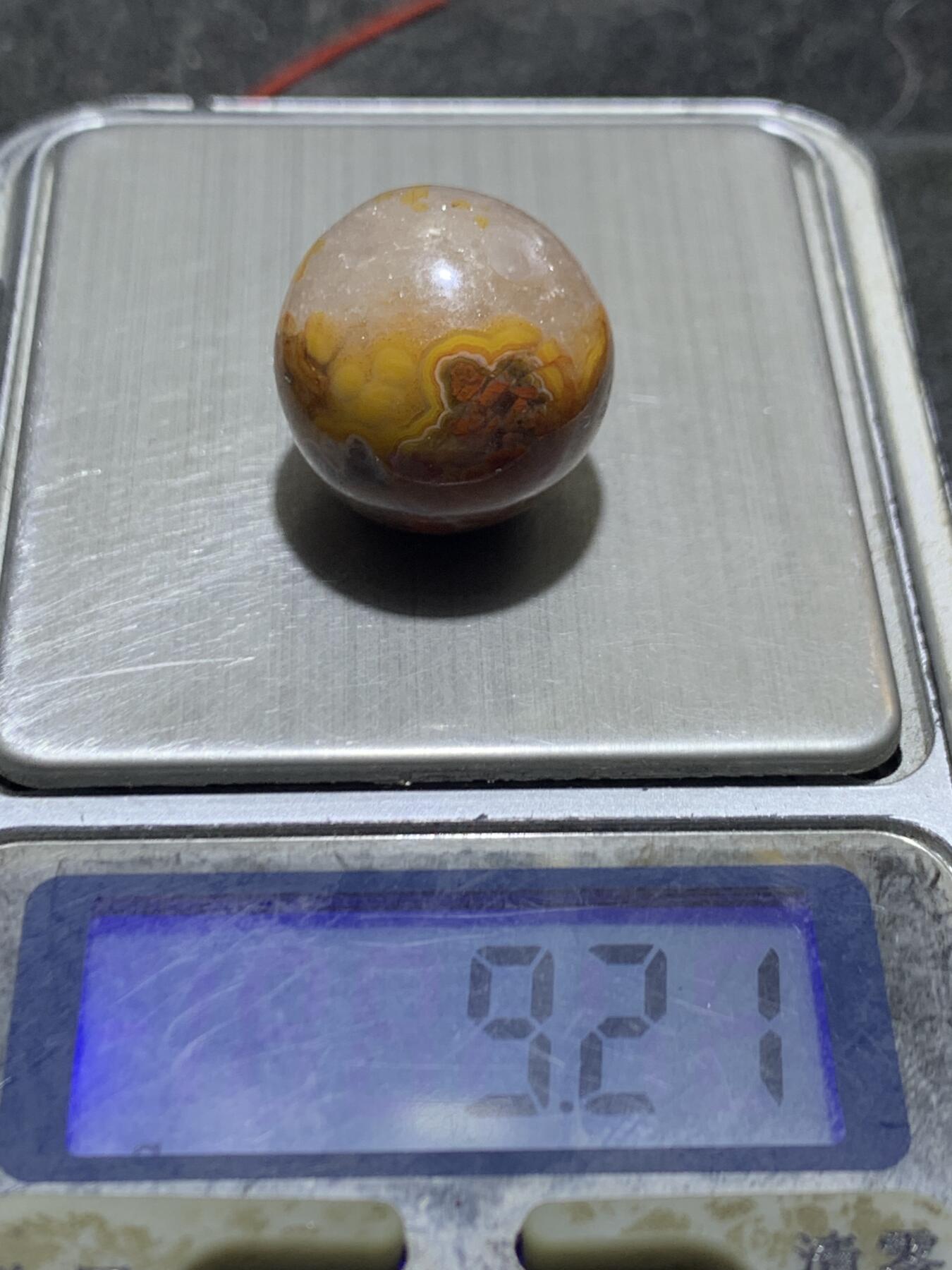精美冰飘草花纹战国红玛瑙随形圆珠一颗！