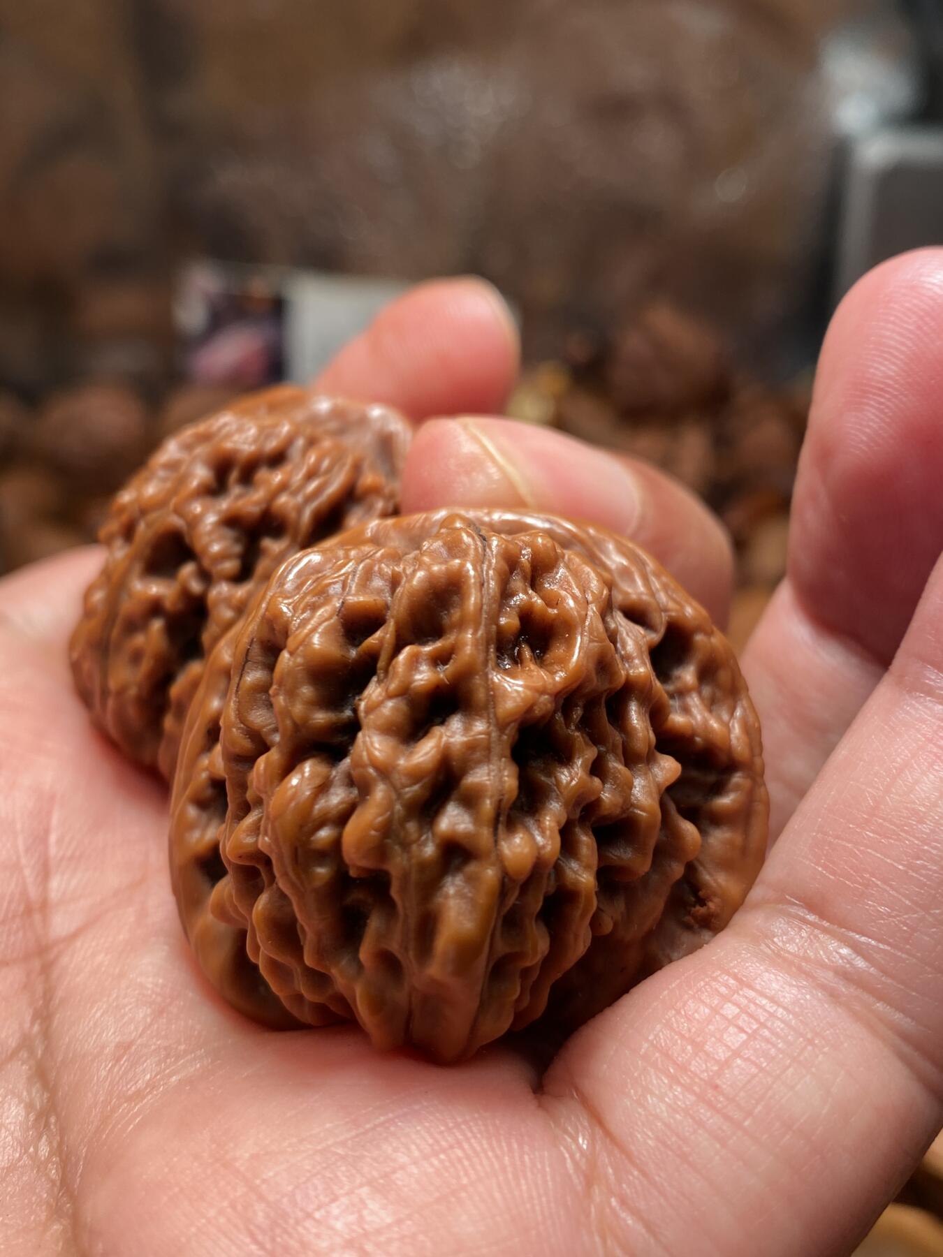 苏工核雕放漏价 福利苏工核桃雕，纯手工留刀痕雕刻，降龙伏虎，老苏工工艺，个性立体非市场通货，尺寸3。7喜欢的来