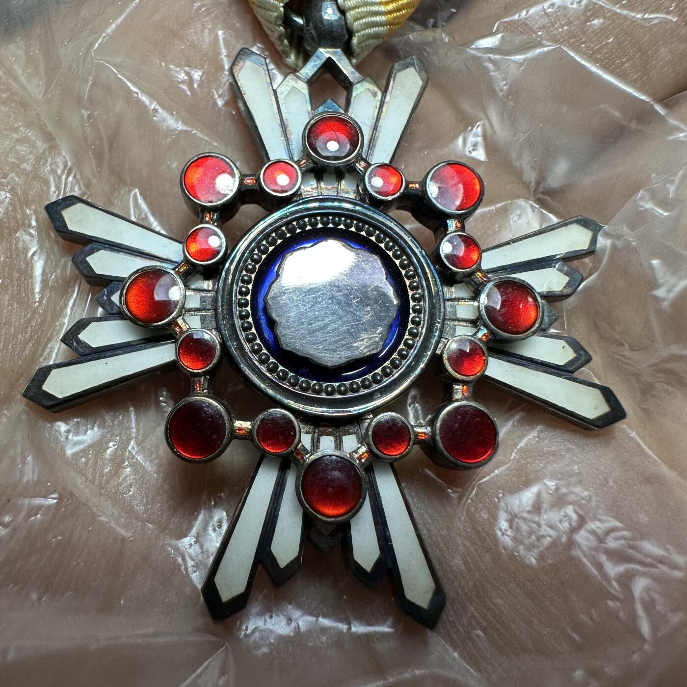精美日本原盒章，裸章 顶级品相，六等瑞宝章，原盒