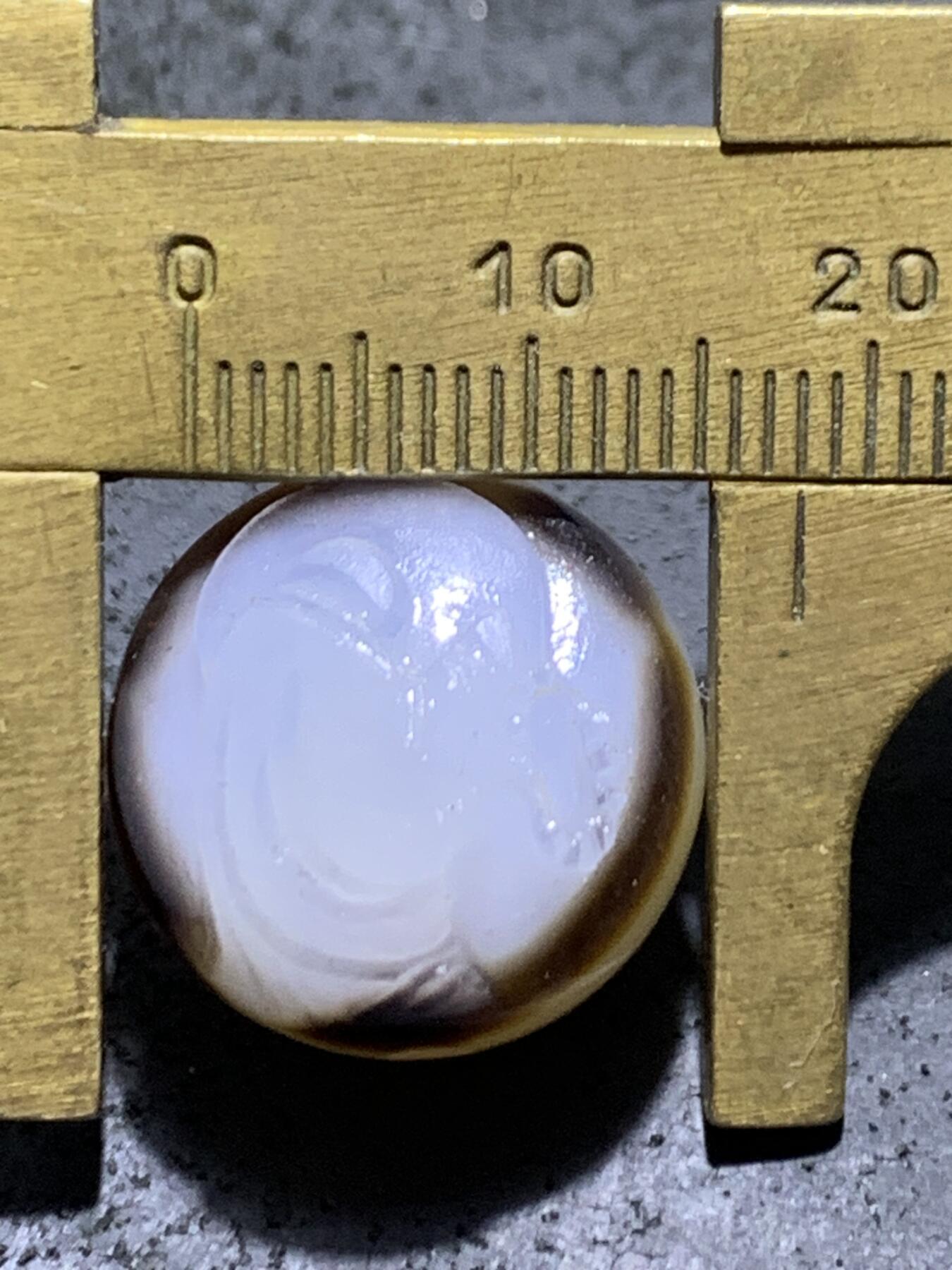 精美高玉化亚光一线海洋玉髓手工俏色巧雕一心向佛意境圆珠一个！