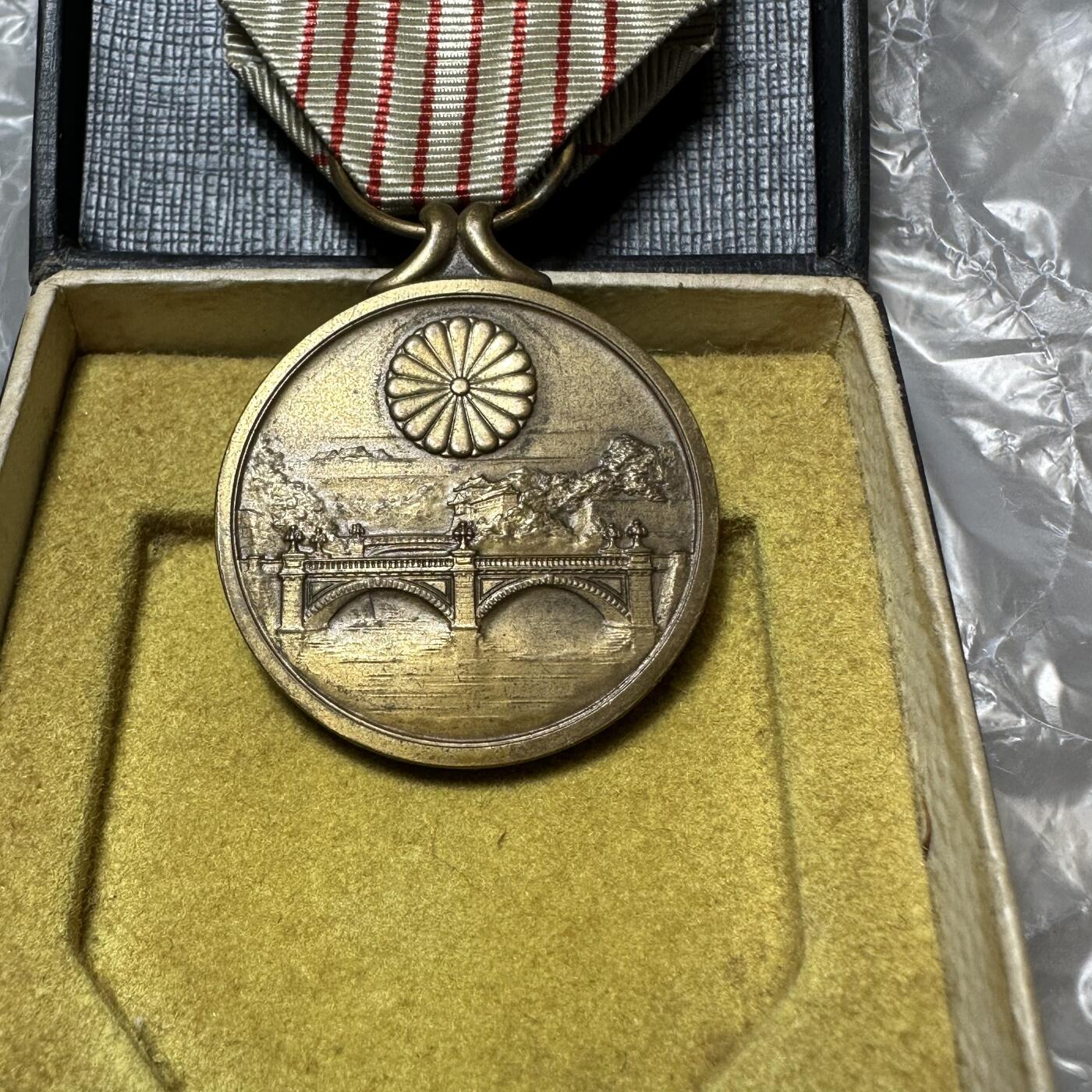 精美日本原盒章，裸章 日本纪元二千六百年祝典纪念章，昭和15年(1940)、原盒稀少