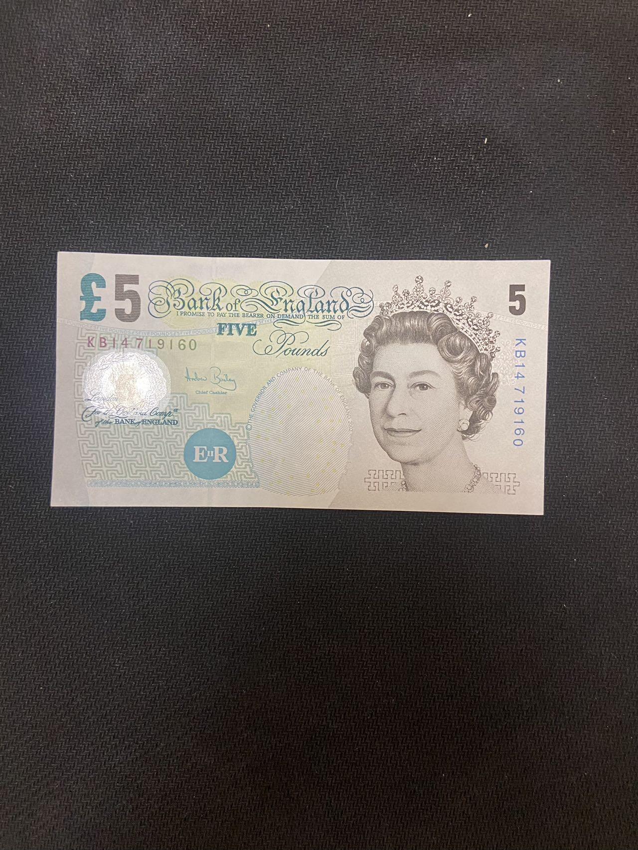 【炜奕收藏】，第十四期，裸钞专场 英国E序列再版5磅，Au品相，有数道折痕