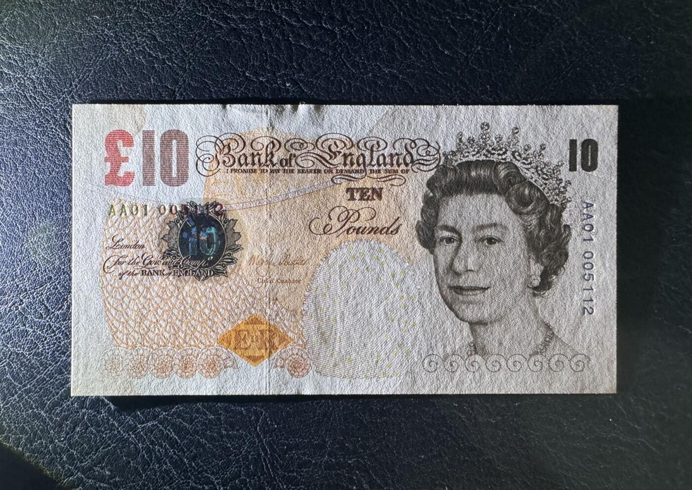收藏联盟Quantum Auction 第379期拍卖  英国2000年10镑首发AA01冠千位号  品相UNC-  号码无347  达尔文