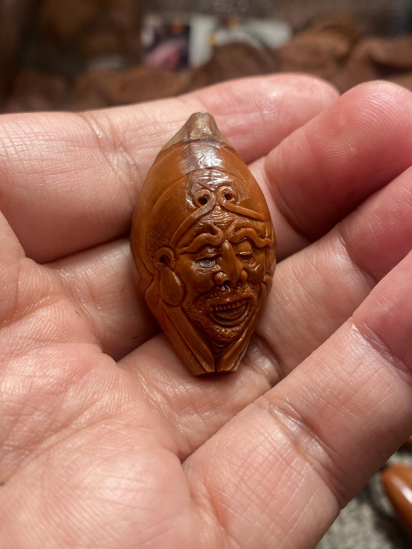 苏工核雕放漏价 苏工核雕梅林手工雕刻降龙尊者，个性，好玩又好看，立体感十足风格独特，尺寸2。2x4.05喜欢的来