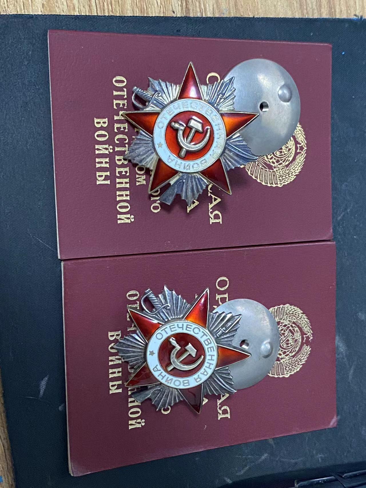 苏联勋章奖章拍卖10月6日晚上九点结束在麦稀奇 有佣金 苏联二级卫国勋章85版本同一人的带证件 两枚 好品5966798。6341189。同一人发了两枚二级非常少见！