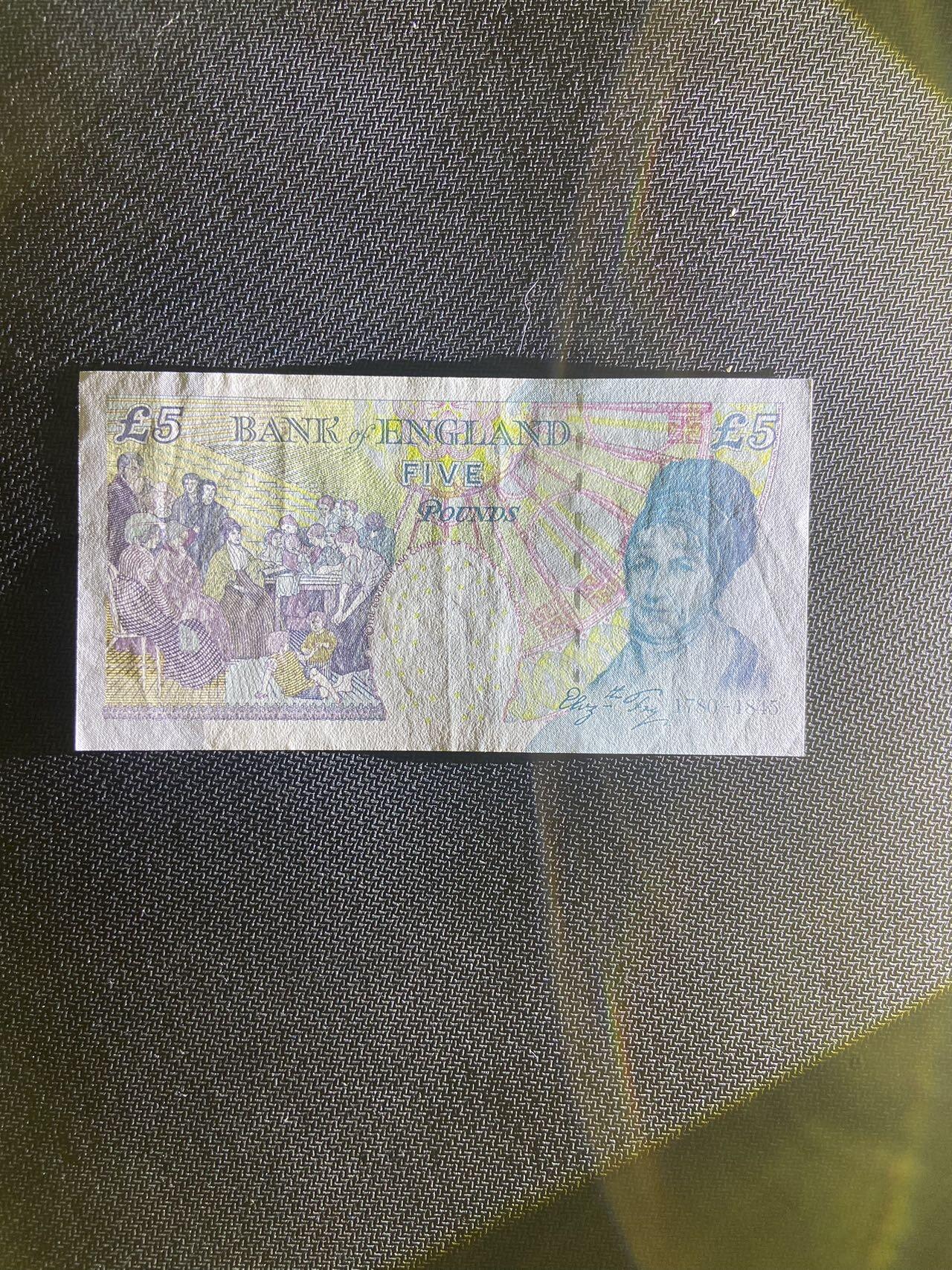 【炜奕收藏】，第十四期，裸钞专场 英国E序列再版5磅，Au品相，有数道折痕