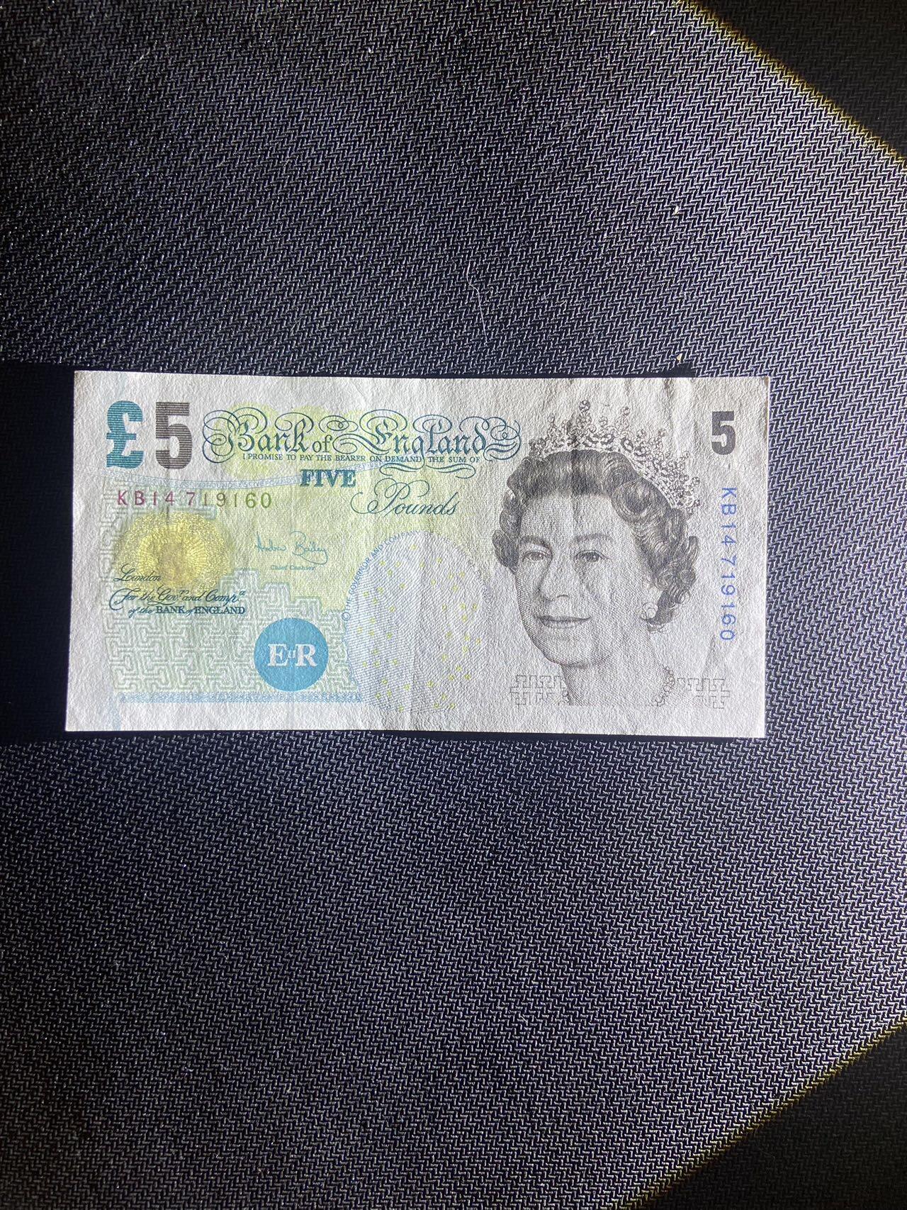 【炜奕收藏】，第十四期，裸钞专场 英国E序列再版5磅，Au品相，有数道折痕