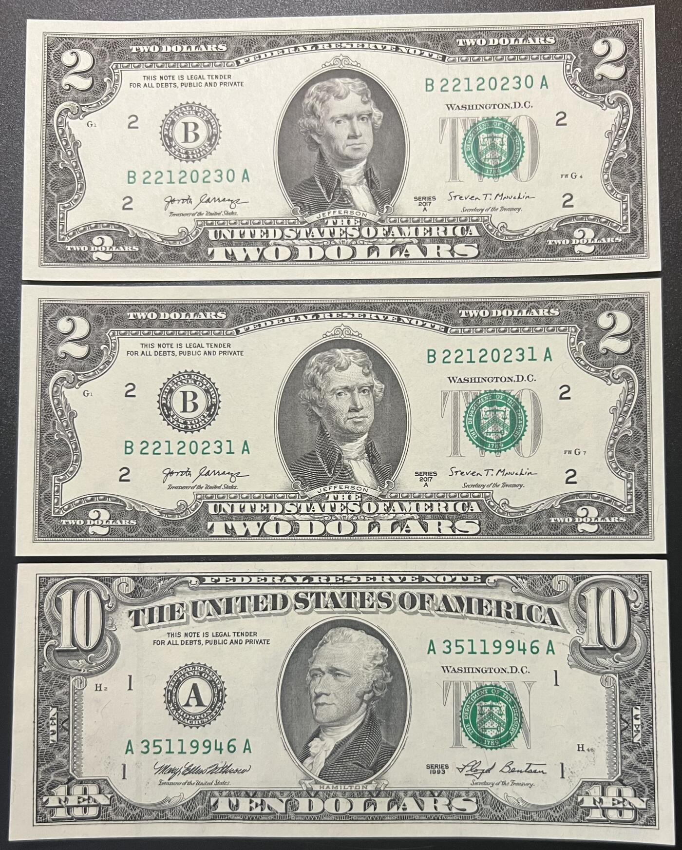 珑诚汇·乐淘淘 世界纸币拍卖 第32期 低佣场 美国纸币三张 2017A版2美元*2 无四七靓号 全新UNC&1993年10美元 有折