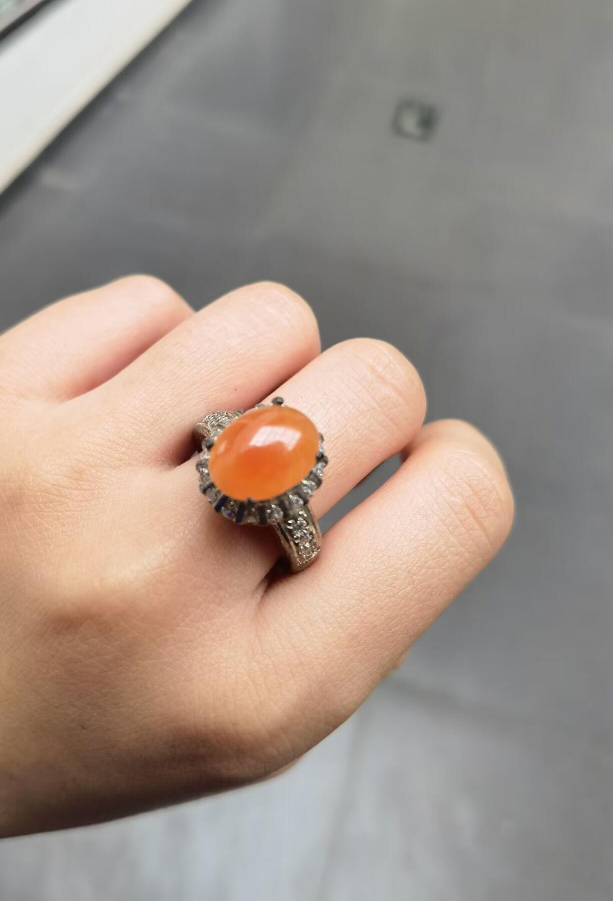 天然A货黄翡女戒，镶嵌可忽略不计，裸石10*12，干净清爽冰透水润。可代镶嵌！