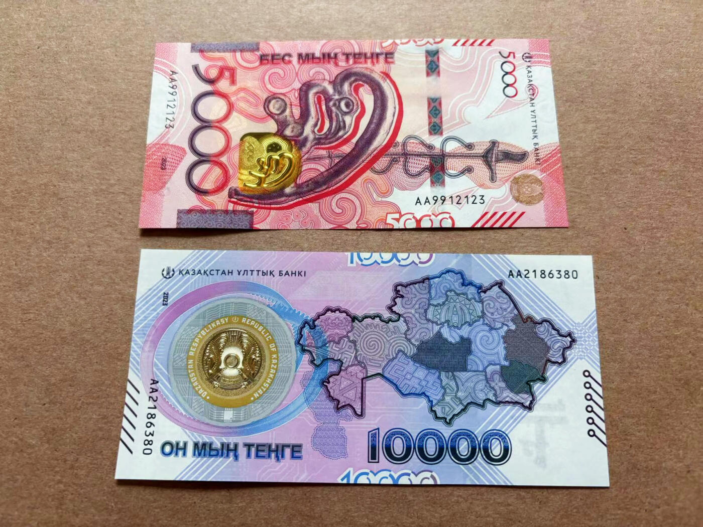【Blue Auction】✨世界纸币精拍第551期【精】 【一组2张AA冠无47】哈萨克斯坦 新版 5000-10000腾格 全新UNC