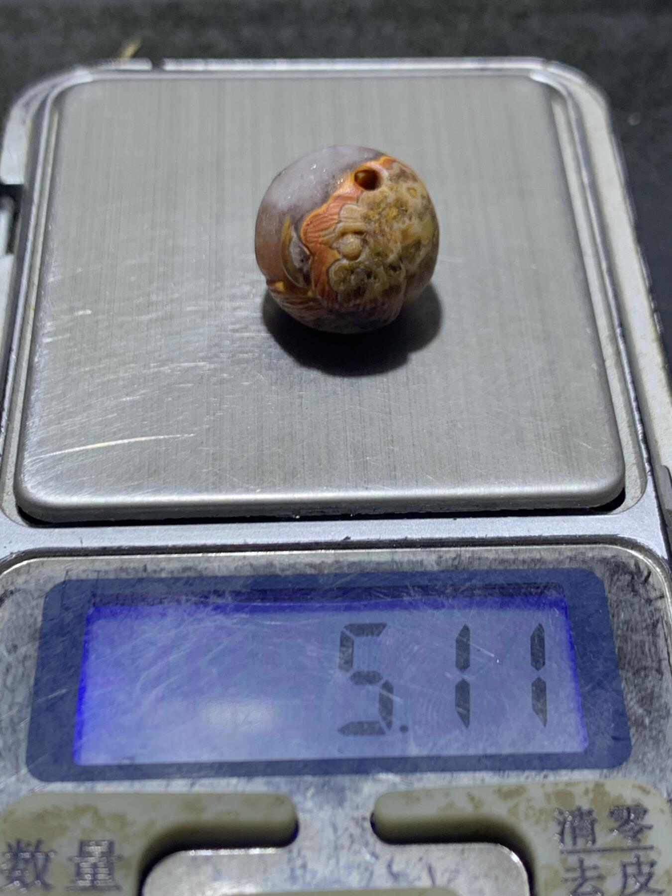 精美亚光冰飘战国红玛瑙手工俏色巧雕鹦鹉珠子一颗！