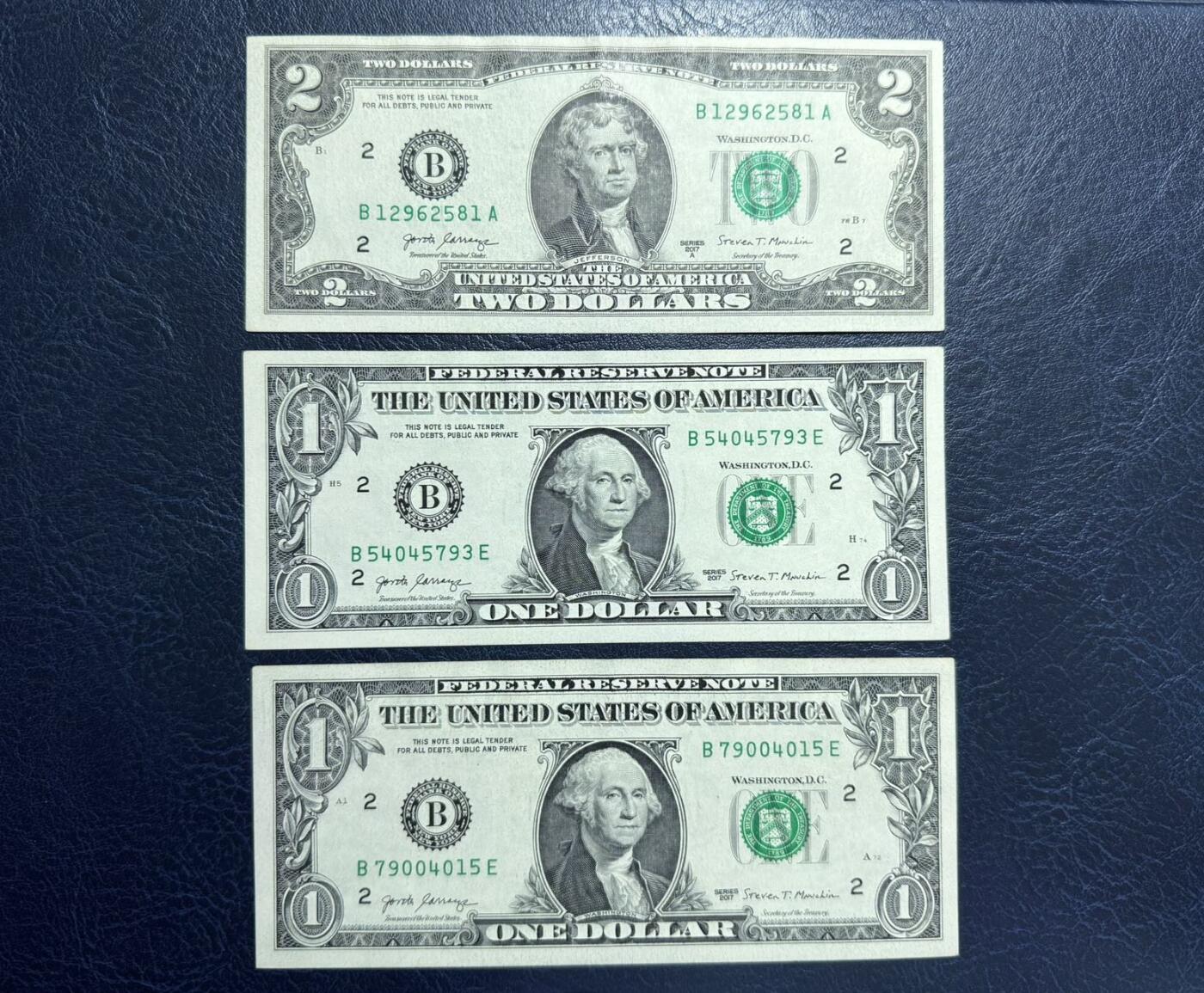 收藏联盟Quantum Auction 第379期拍卖  美国2017年1和2元以及2013年5元 品相为AU和UNC-