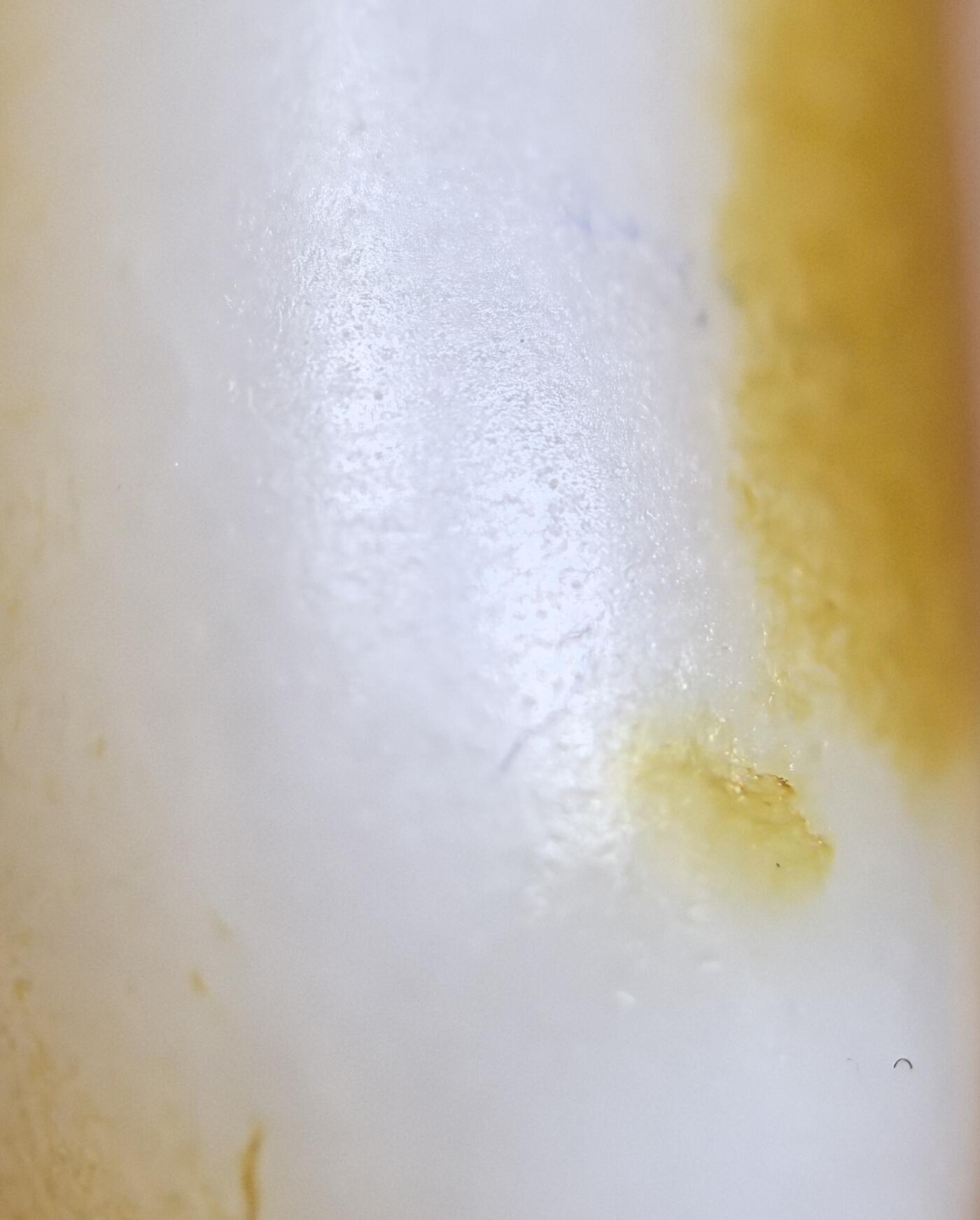 收藏级和田籽料撒金皮羊脂白玉小原籽吊坠挂件，原皮原籽无修，肉细无结构，表皮可见天然毛孔等！未打孔可代镶金！ ​尺寸:3.1cm*1.3cm ​克重:7.5g