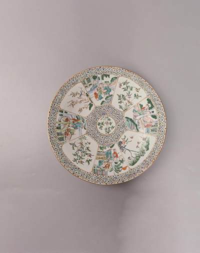 承乾2024金秋喜迎国庆文物拍卖 - 粉彩开窗人物花鸟纹盘