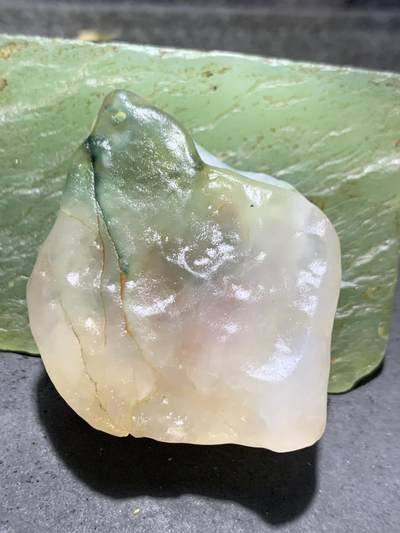 放福利！精美天然戈壁冰皮白绿双色糖心冰裂纹玛瑙原石吊坠一颗， 放福利！精美天然戈壁冰皮白绿双色糖心冰裂纹玛瑙原石吊坠一颗，