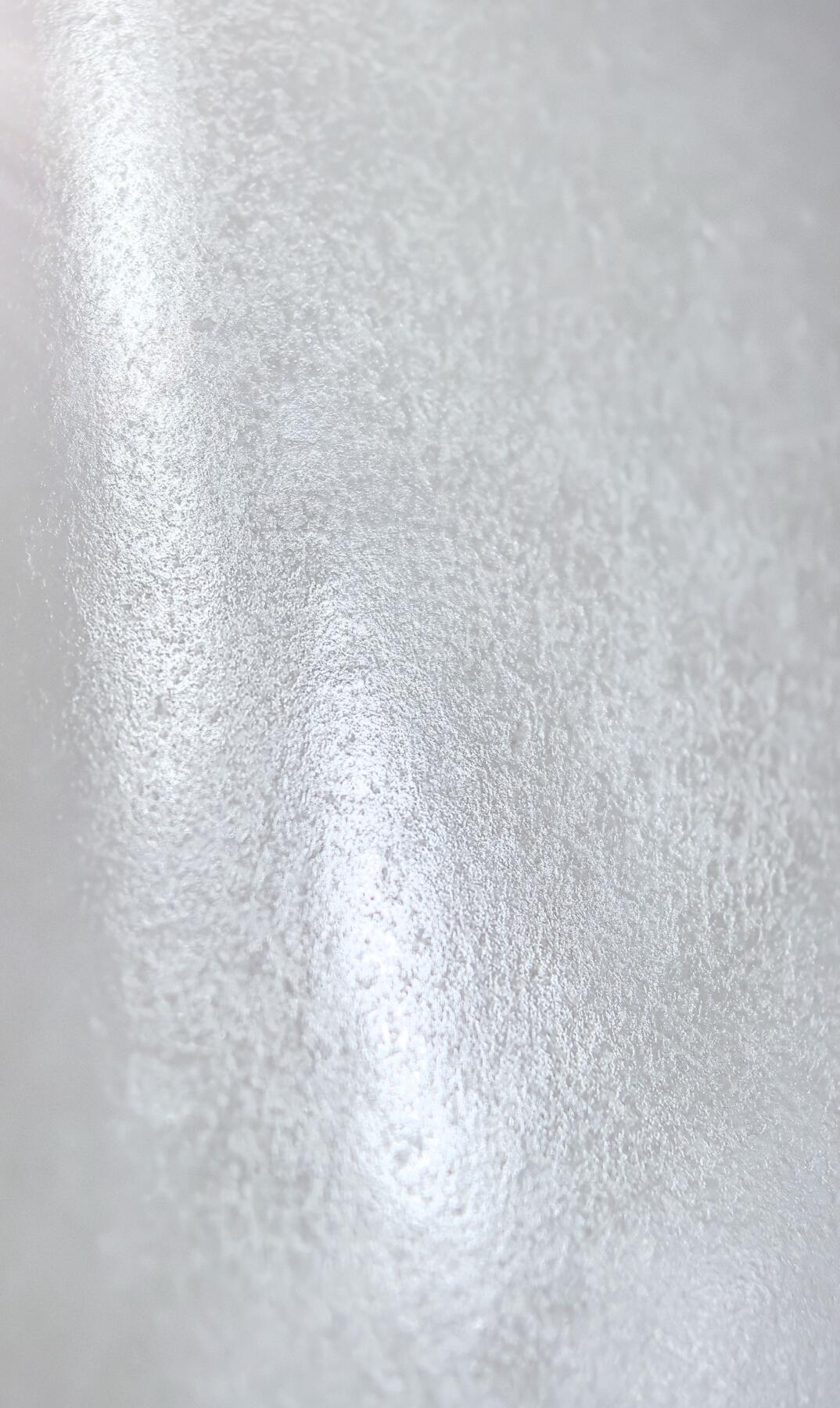 和田籽料一级白手把件 ​玉质温润细腻光滑，手感油润，表皮可见天然毛孔撞击坑，未打孔！