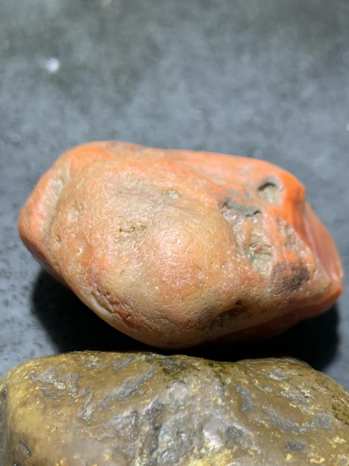 精美红白皮开窗料南红玛瑙明料原石一颗