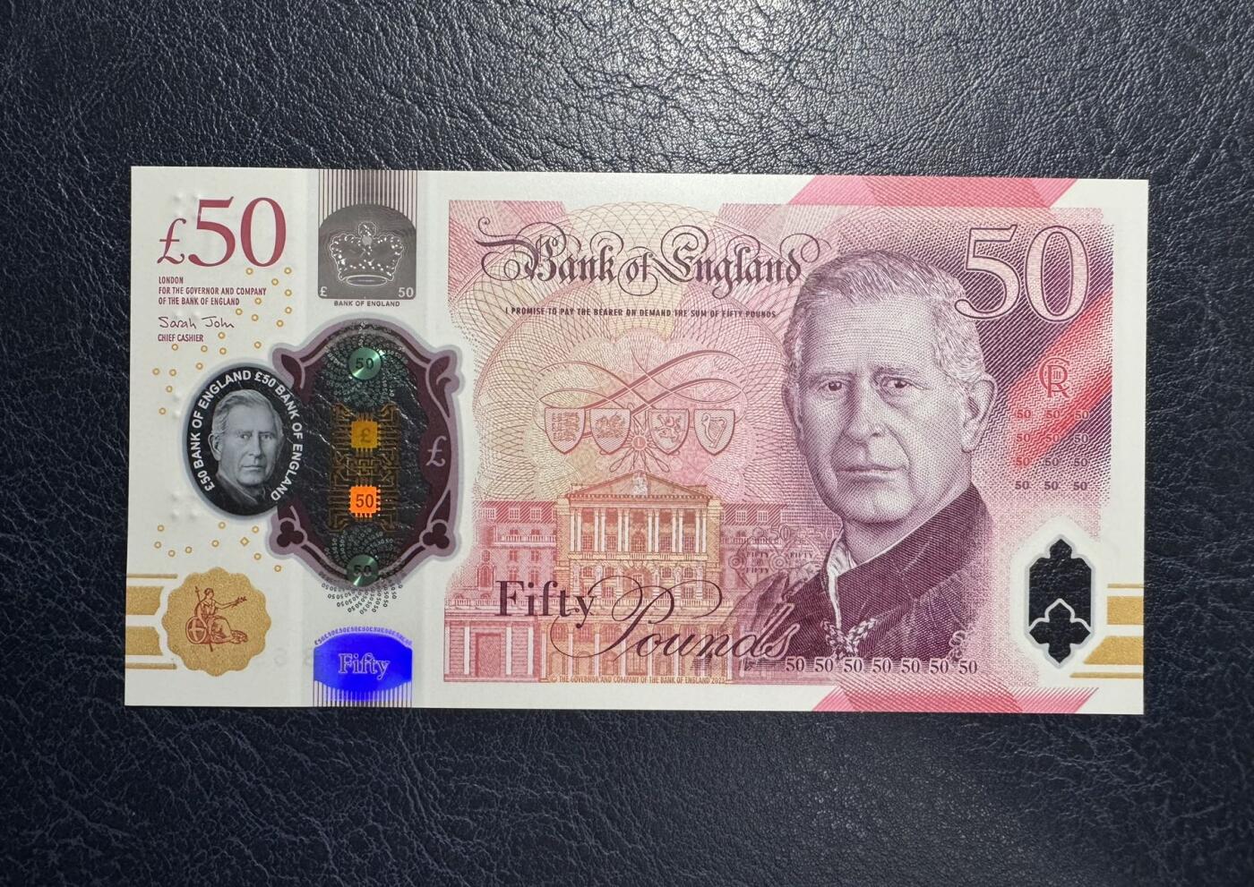 收藏联盟Quantum Auction 第379期拍卖  英国2024年50镑 品相全新UNC 号码无4 AJ冠 查理三世国王 