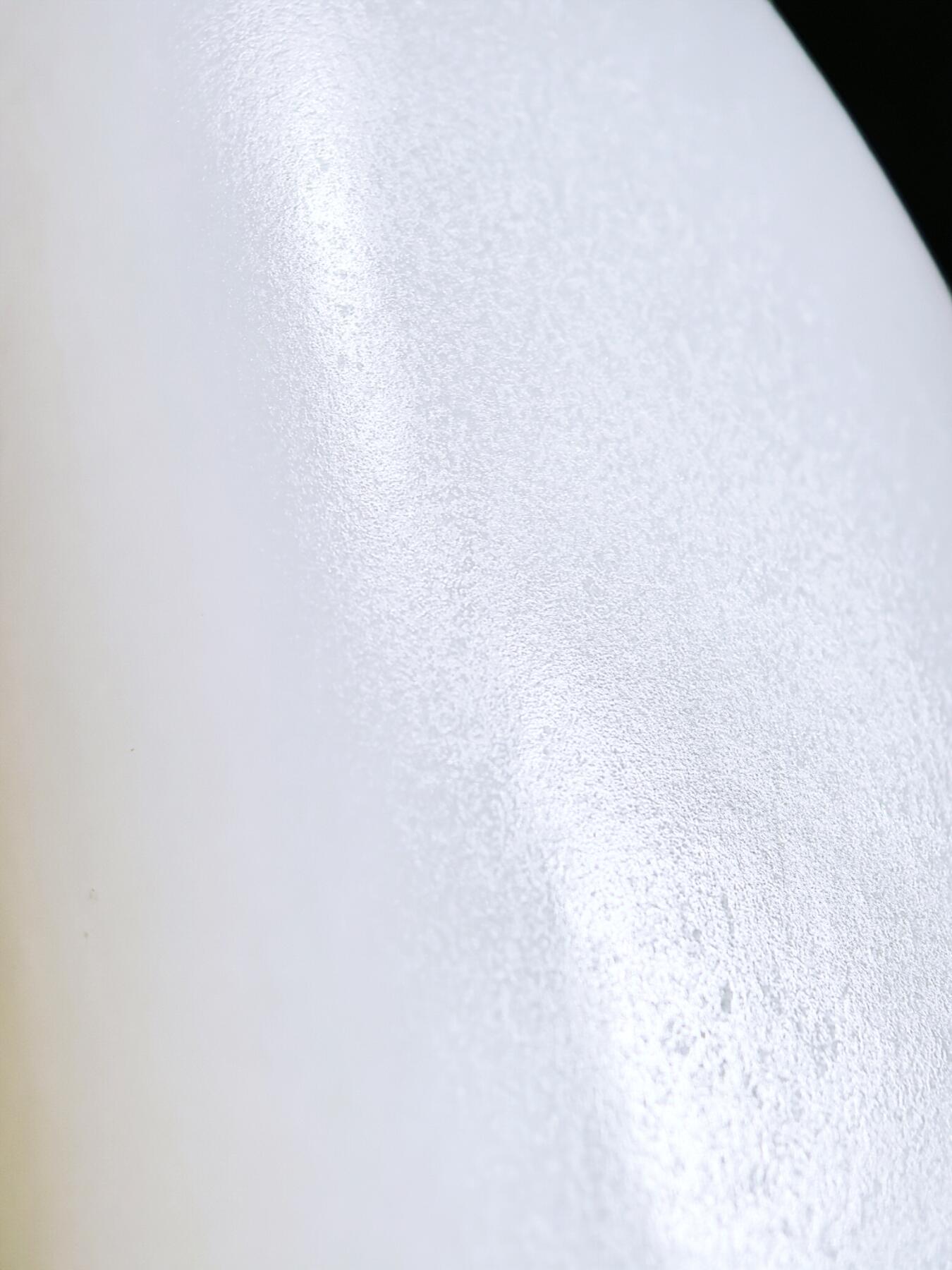 和田籽料一级白手把件 ​玉质温润细腻光滑，手感油润，表皮可见天然毛孔撞击坑，未打孔！