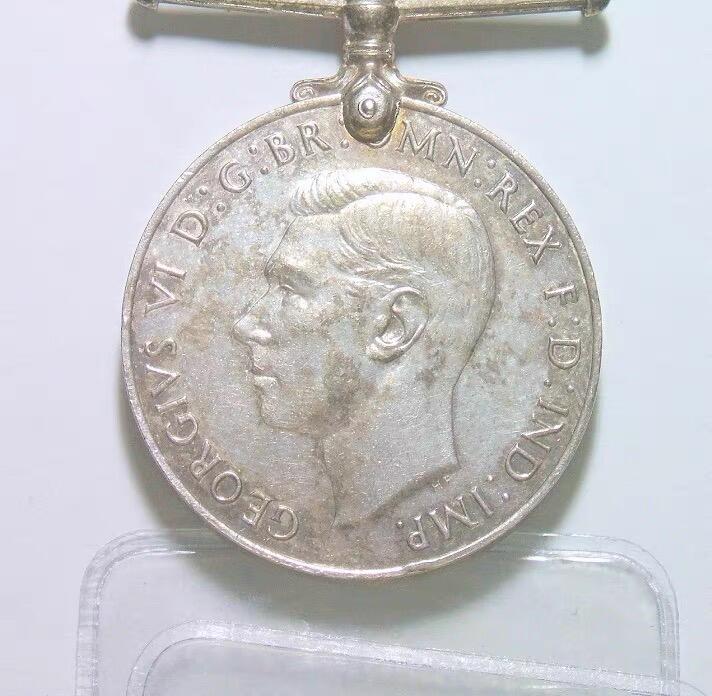 英国二战胜利 乔治六世高浮雕精制大白铜章 带绶带 36MM