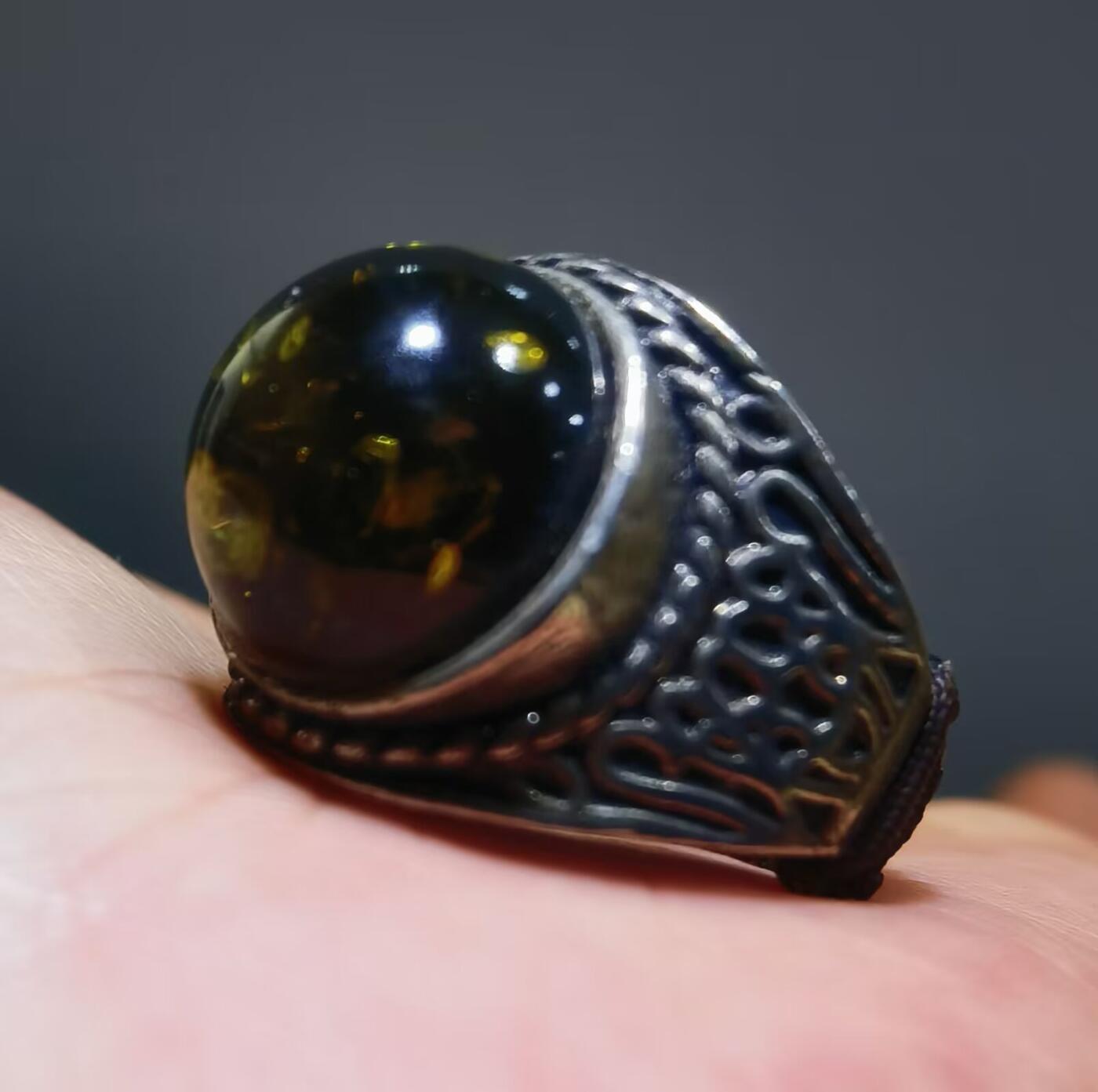 天然矿珀戒指纯银镶嵌复古典雅，指圈内径19！戒面尺寸：1.5cm！