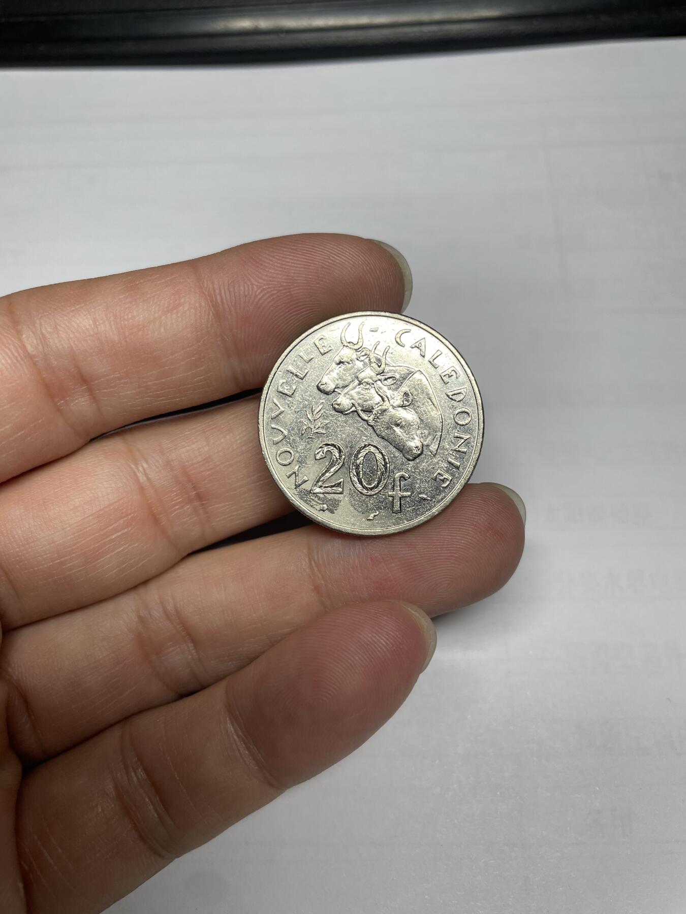 每日一拍，2024年集古藏今外币拍卖第十五期-第8场—（总第148拍），可以寄存60天，满160元包邮。 1983年法属新喀里多尼亚20法郎
