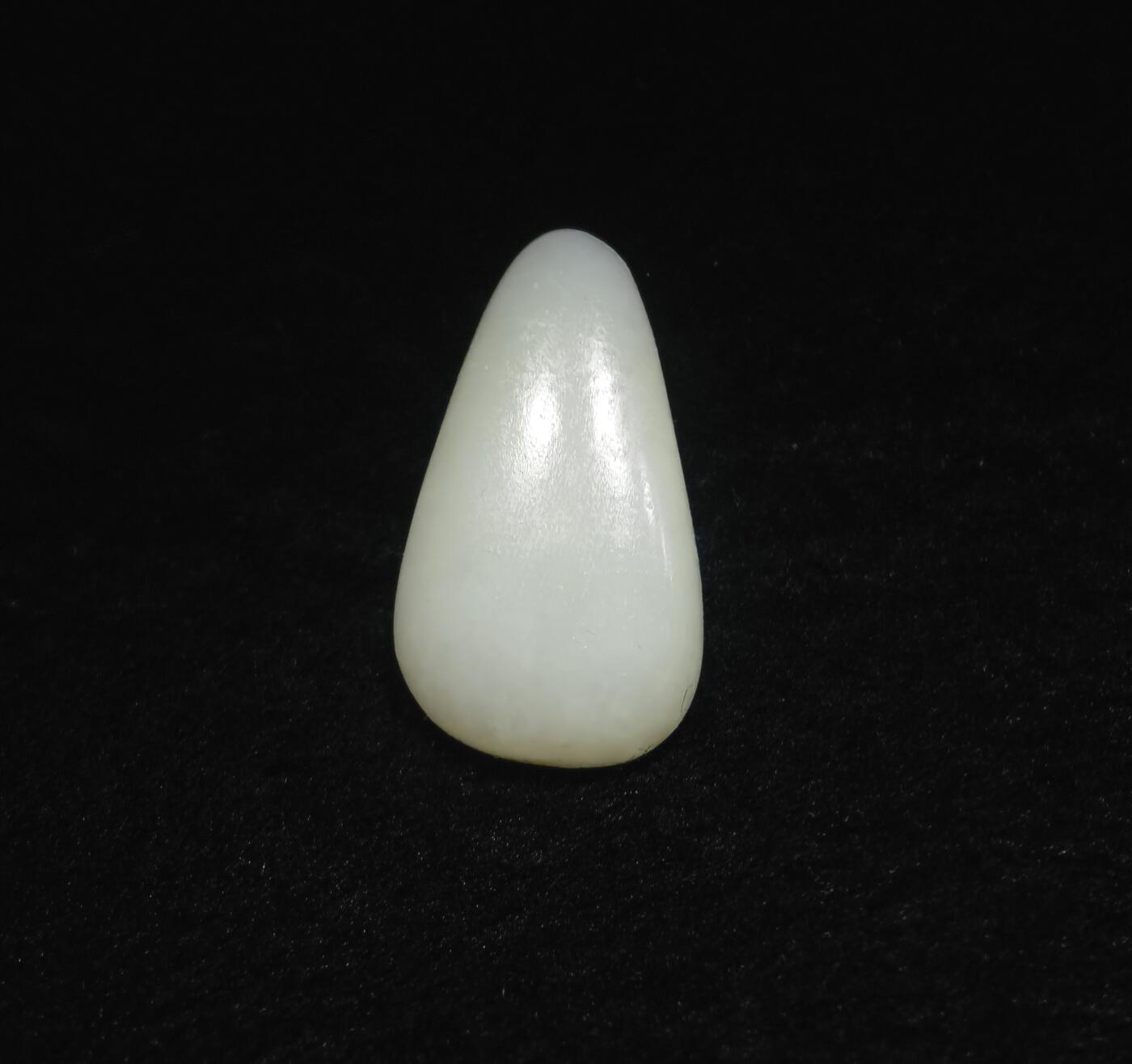 收藏级新疆和田籽料脂白级原籽原皮无修，真正的无修籽料倍镜下表皮通体可见天然毛孔，克价过万，非市面普货，脂粉十足，料子温润细腻光滑，打灯无结构，好玉不琢，未打孔，可代镶嵌！ ​尺寸:4.5cm*2.4cm*1.2cm ​克重:21.5g