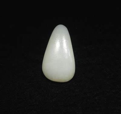 收藏级新疆和田籽料脂白级原籽原皮无修，真正的无修籽料倍镜下表皮通体可见天然毛孔，克价过万，非市面普货，脂粉十足，料子温润细腻光滑，打灯无结构，好玉不琢，未打孔，可代镶嵌！ ​尺寸:4.5cm*2.4cm*1.2cm ​克重:21.5g - 收藏级新疆和田籽料脂白级原籽原皮无修，真正的无修籽料倍镜下表皮通体可见天然毛孔，克价过万，非市面普货，脂粉十足，料子温润细腻光滑，打灯无结构，好玉不琢，未打孔，可代镶嵌！ ​尺寸:4.5cm*2.4cm*1.2cm ​克重:21.5g
