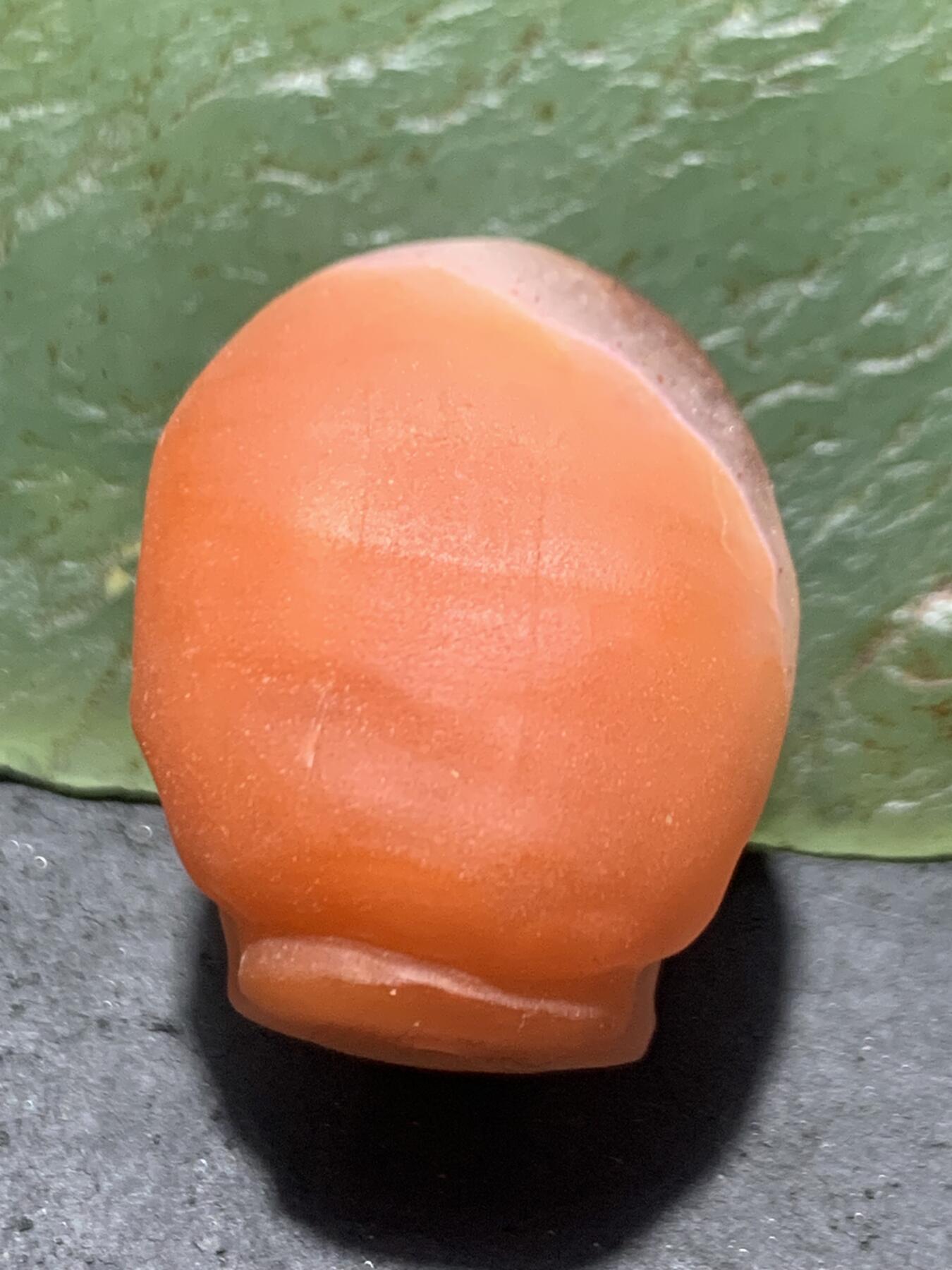 精美冰飘南红玛瑙手工雕刻骷髅随形珠一颗，