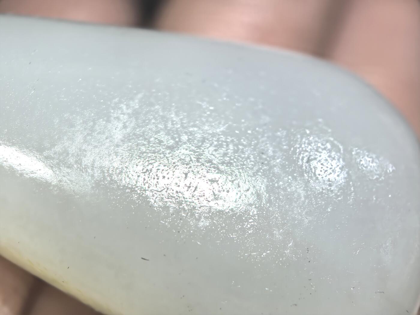 收藏级新疆和田籽料脂白级原籽原皮无修，真正的无修籽料倍镜下表皮通体可见天然毛孔，克价过万，非市面普货，脂粉十足，料子温润细腻光滑，打灯无结构，好玉不琢，未打孔，可代镶嵌！ ​尺寸:4.5cm*2.4cm*1.2cm ​克重:21.5g