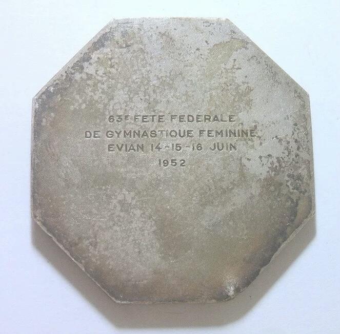 法国1952年 耕种男神高浮雕精制六边形八角大镀银章 50MM