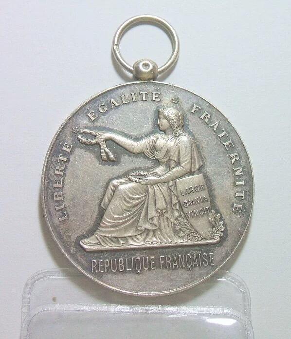 法国1905年 玛丽安娜女神坐像高浮雕精制大银章 43MM 28.5克