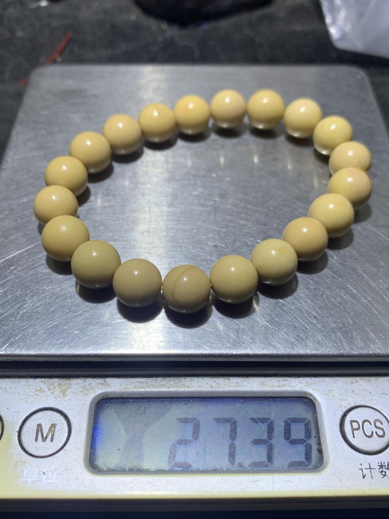 精美金膏玉单圈手串一条，